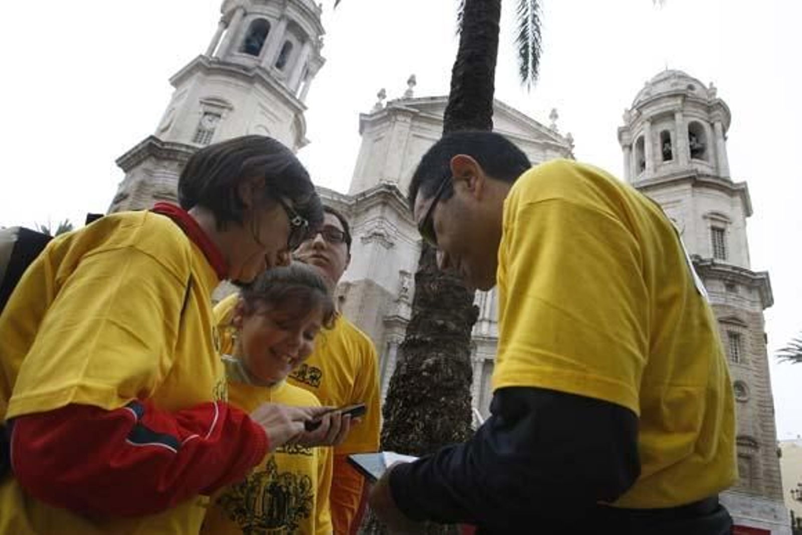 La plaza de San Juan de Dios ha sido el punto de partida de esta tercera edición de la prueba, en la que participan 110 grupos

Foto: Jose Braza