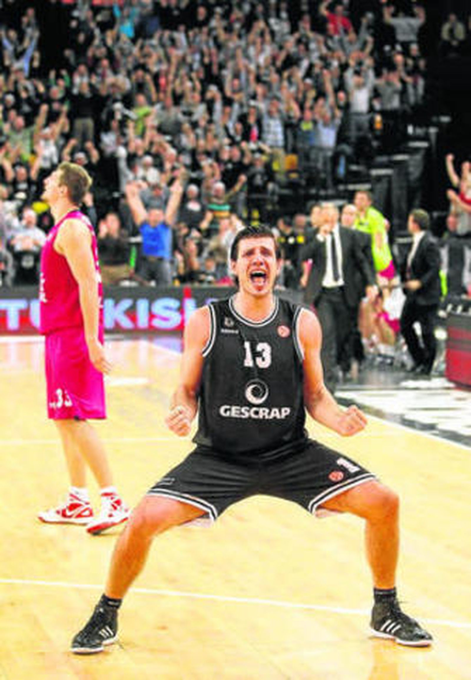 Banic celebra la clasificación delante de un desolado Teletovic.
