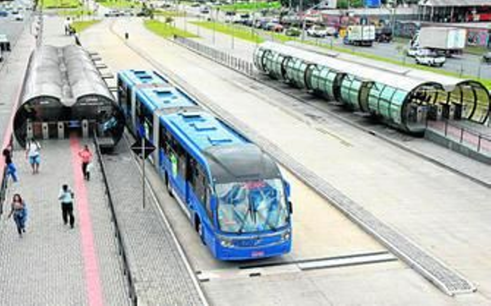 Dibujan un tranvía sobre ruedas como alternativa al Metro en la zona Este