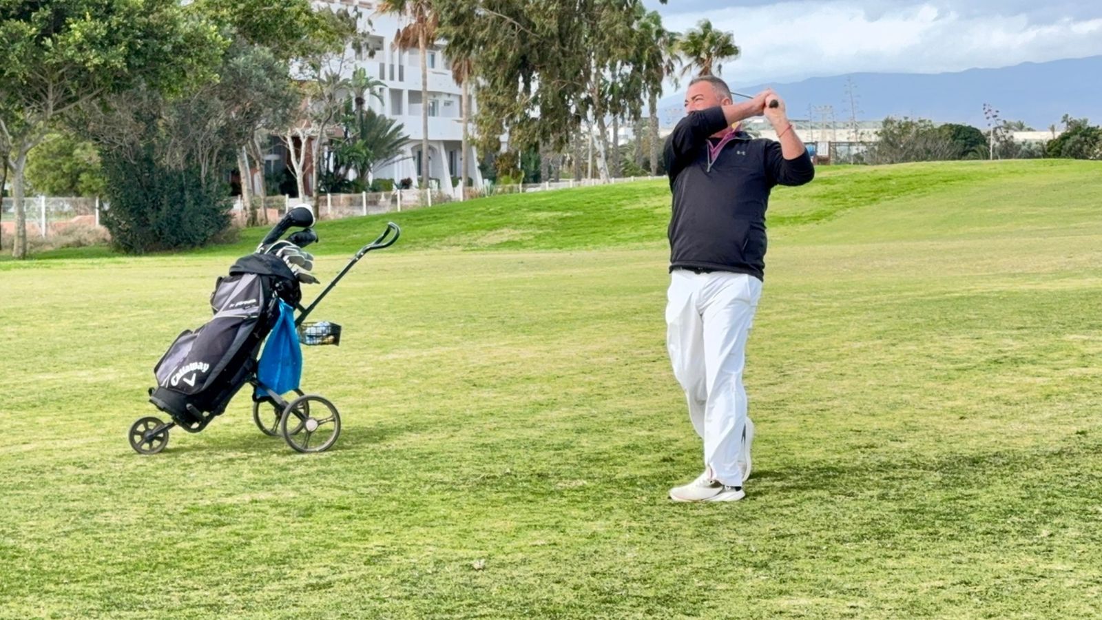 Alborán Golf supera el millón de euros de facturación y crece en salidas durante la temporada 2025.