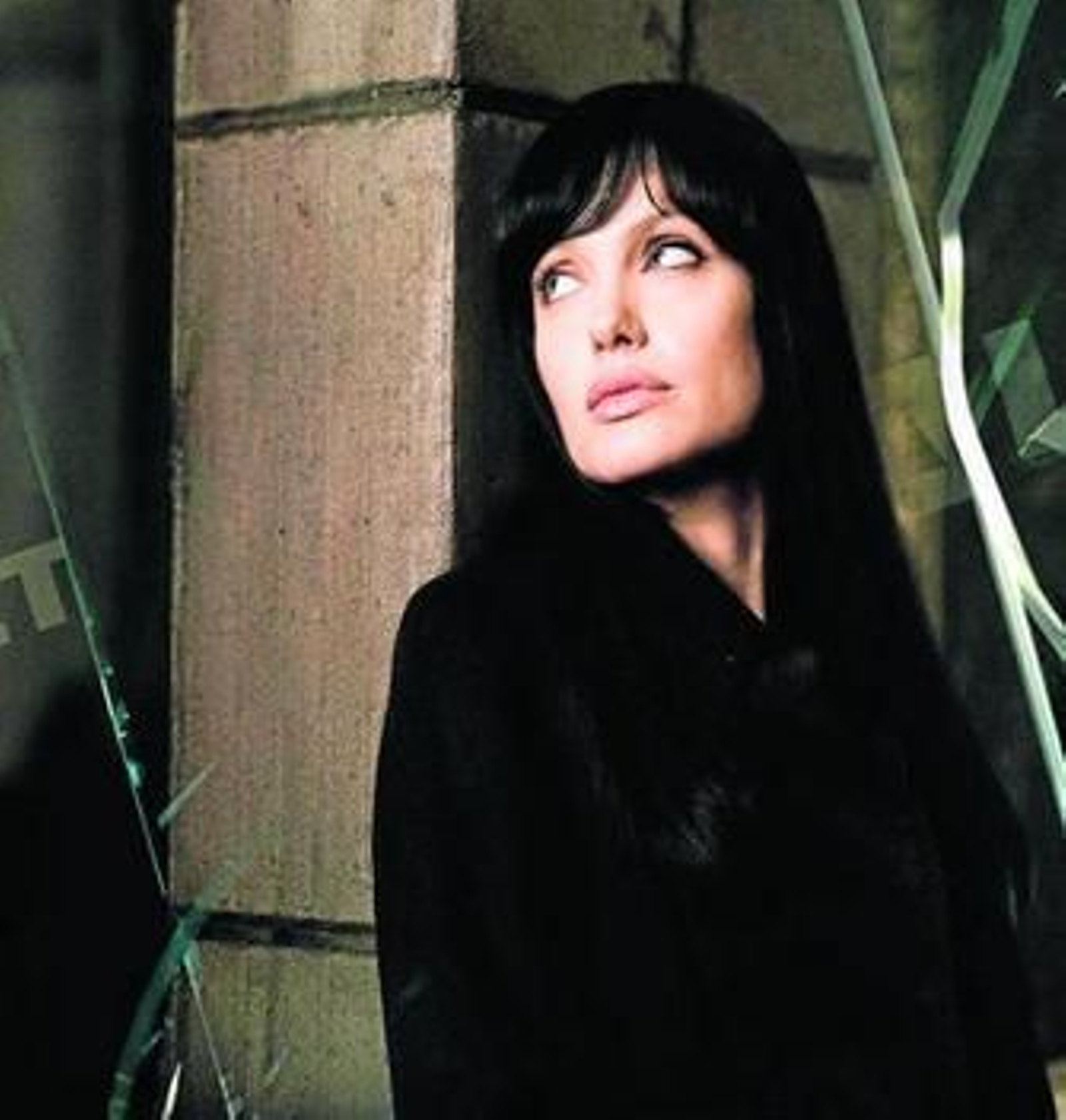 Angelina Jolie encarna a la agente de la CIA Evelyn Salt.