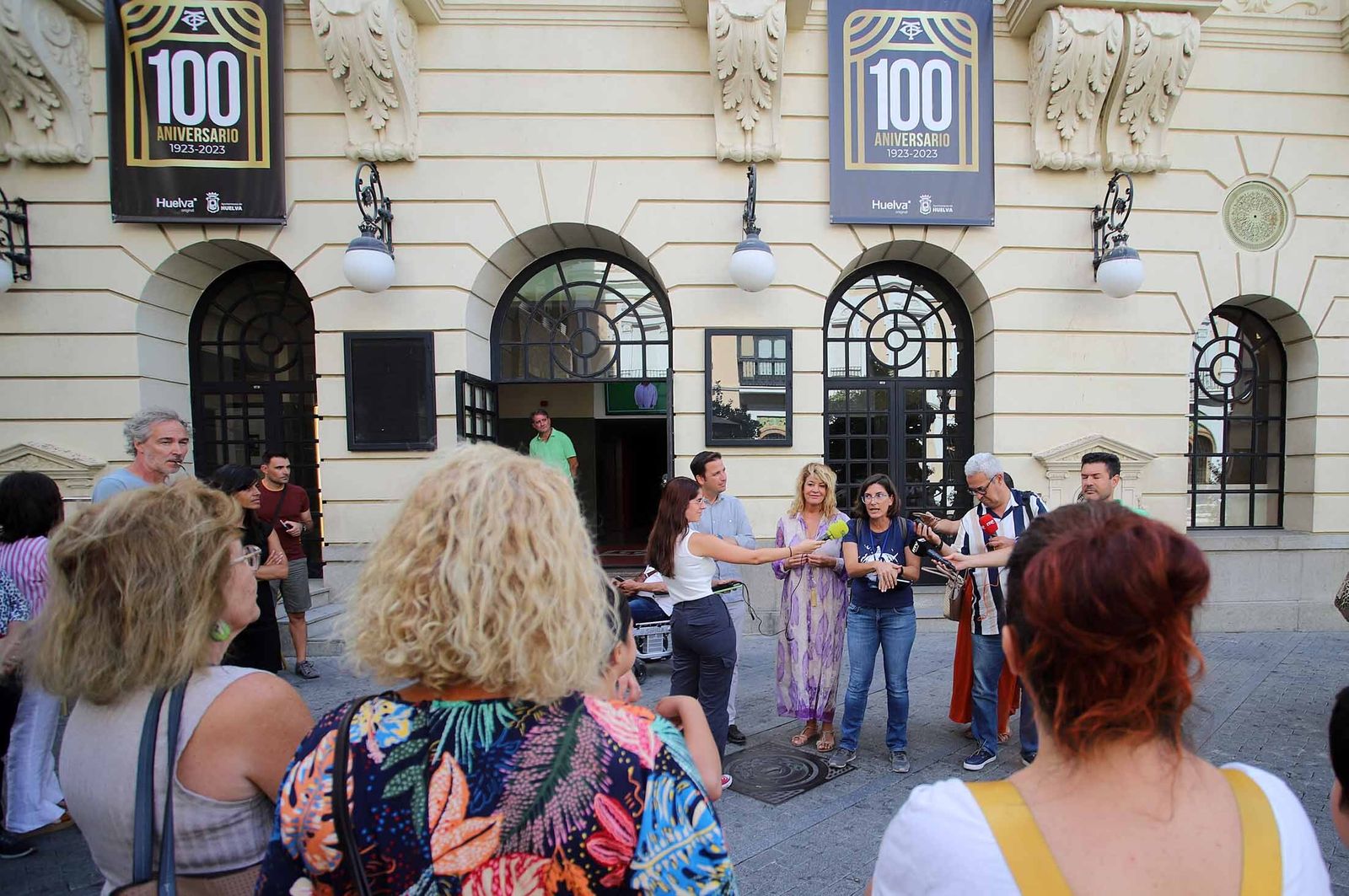Imágenes de la visita guiada al Gran Teatro de Huelva por su 100 aniversario