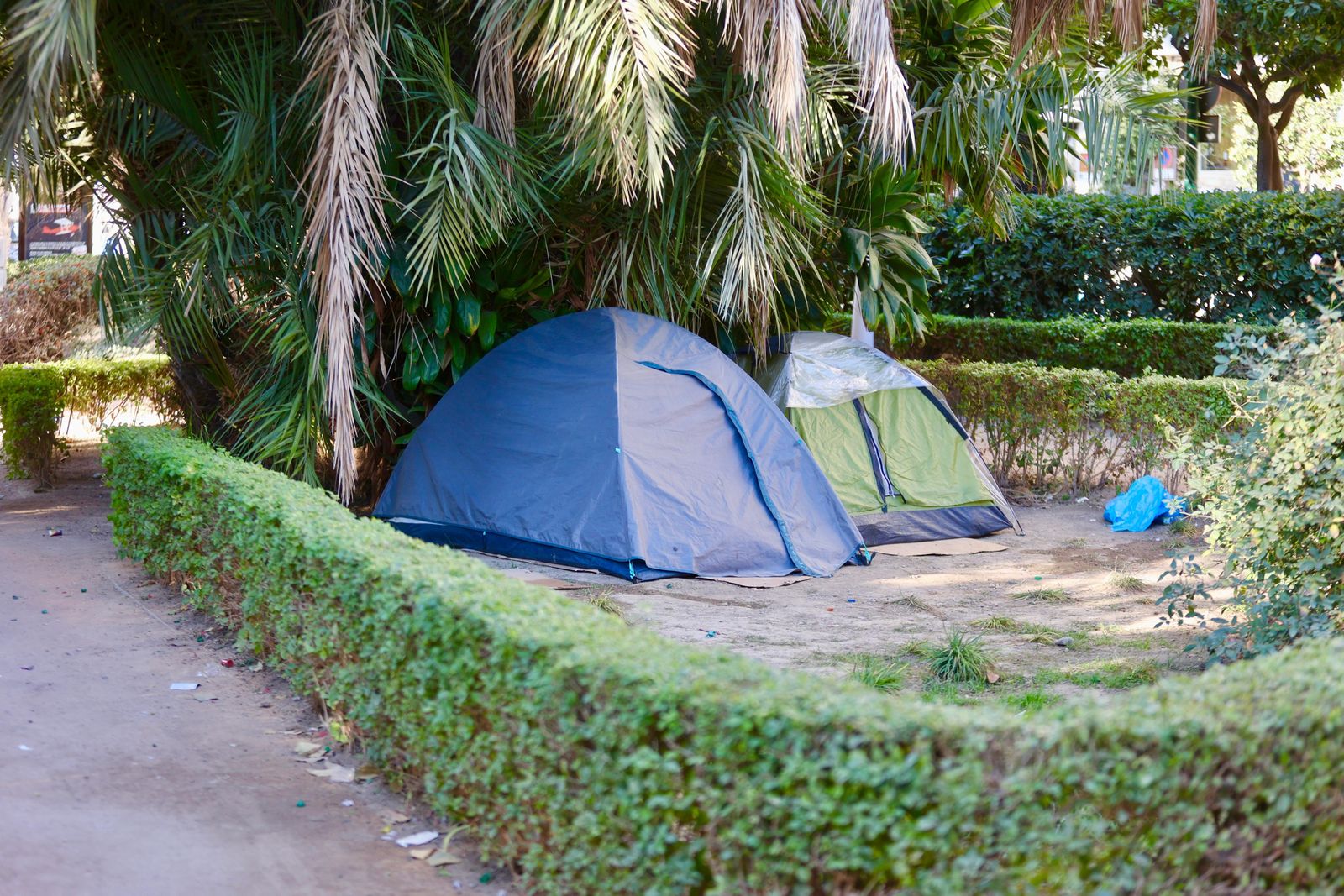 Dos tiendas de campaña instaladas en el Parque de Málaga.