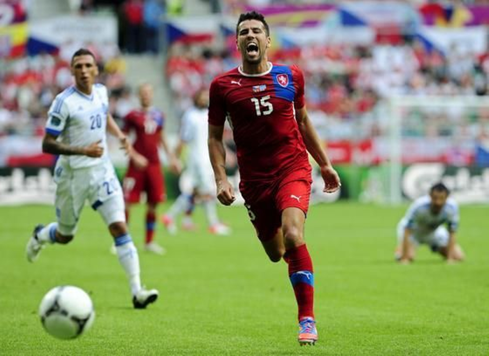 La República Checa vence a Grecia con dos goles en los primeros cinco minutos de partido.

Foto: EFE