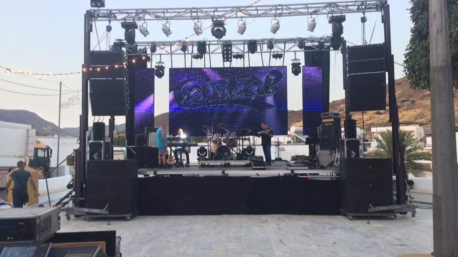 Durante el montaje del escenario en la gira de 2019