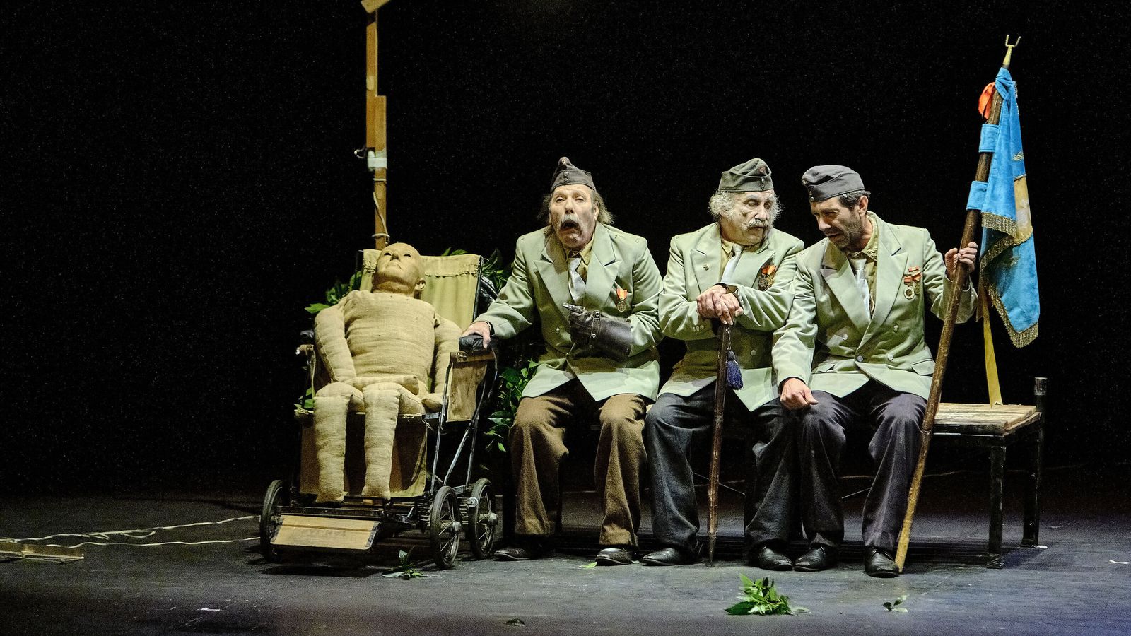 Una escena de ‘La batalla de los ausentes’, del grupo jerezano La Zaranda.