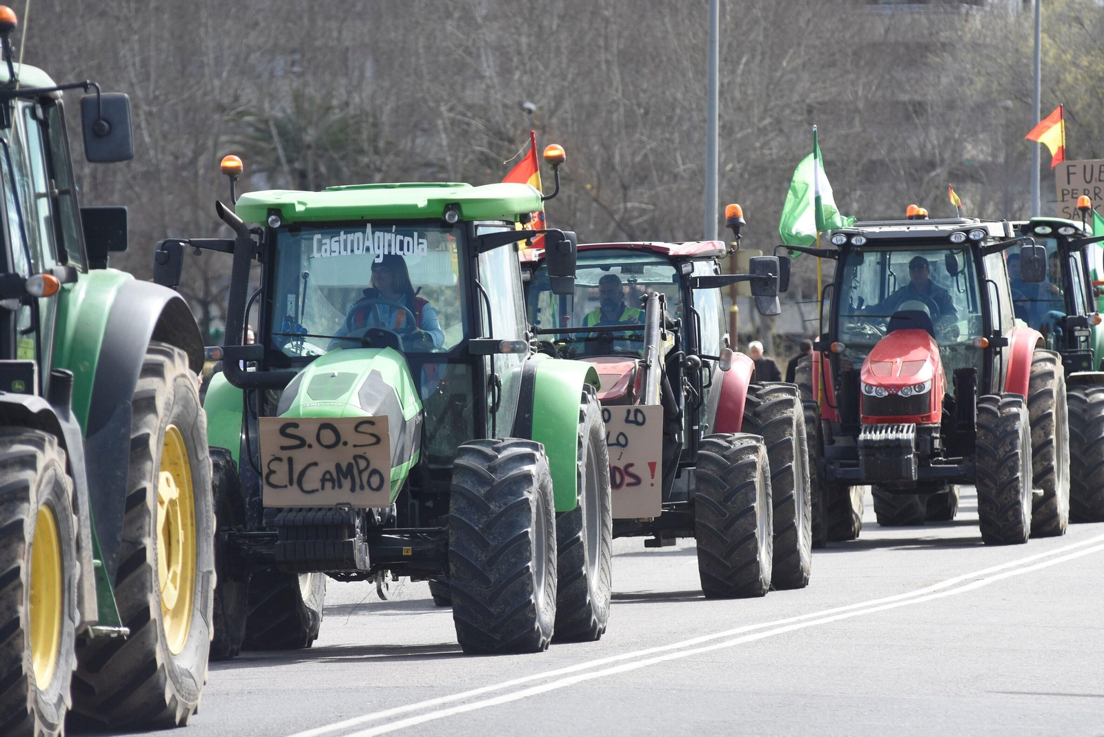 La protesta de los agricultores de Córdoba, en imágenes