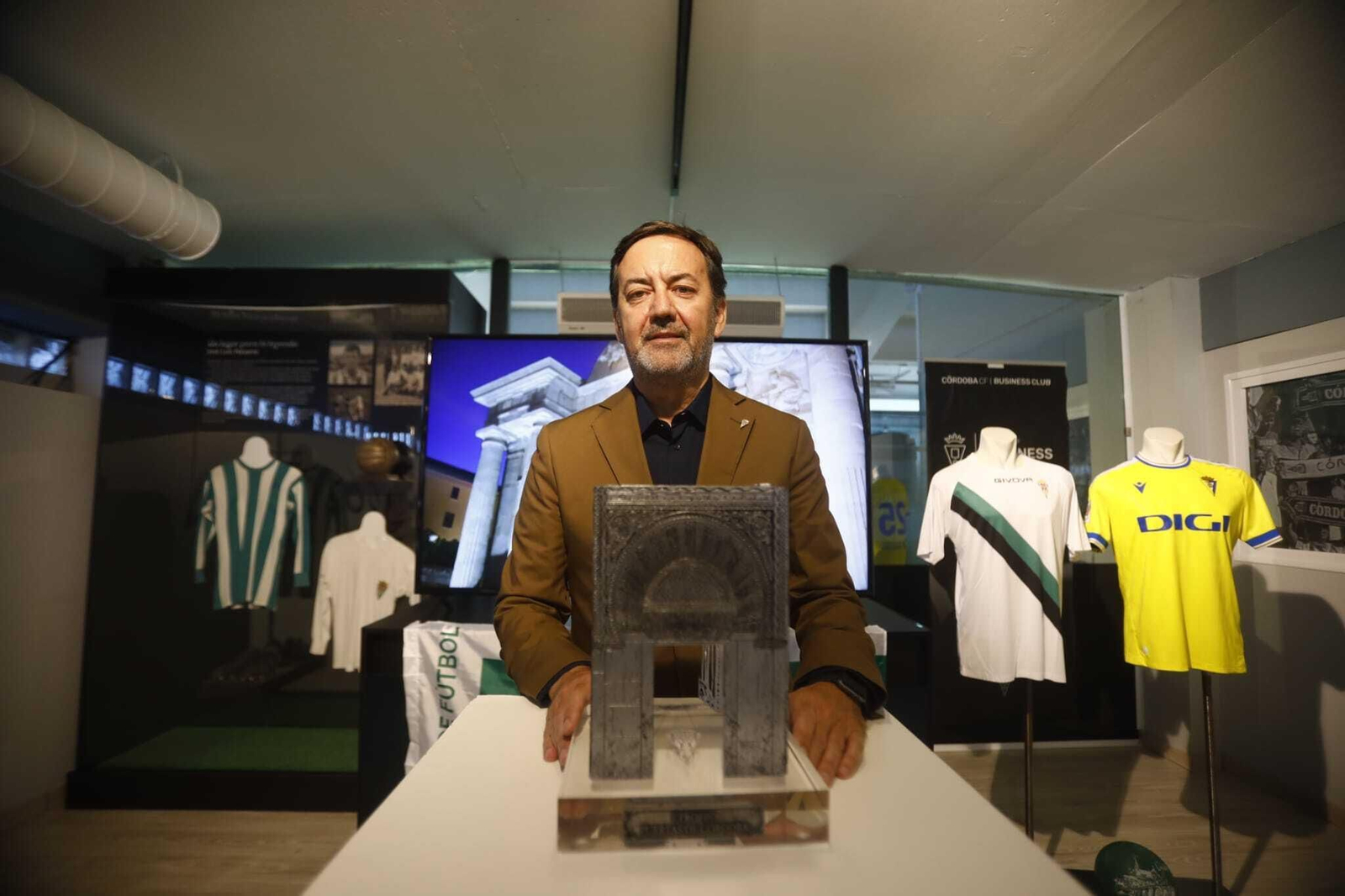 El Córdoba CF presenta el Trofeo Puertas de Córdoba, en imágenes