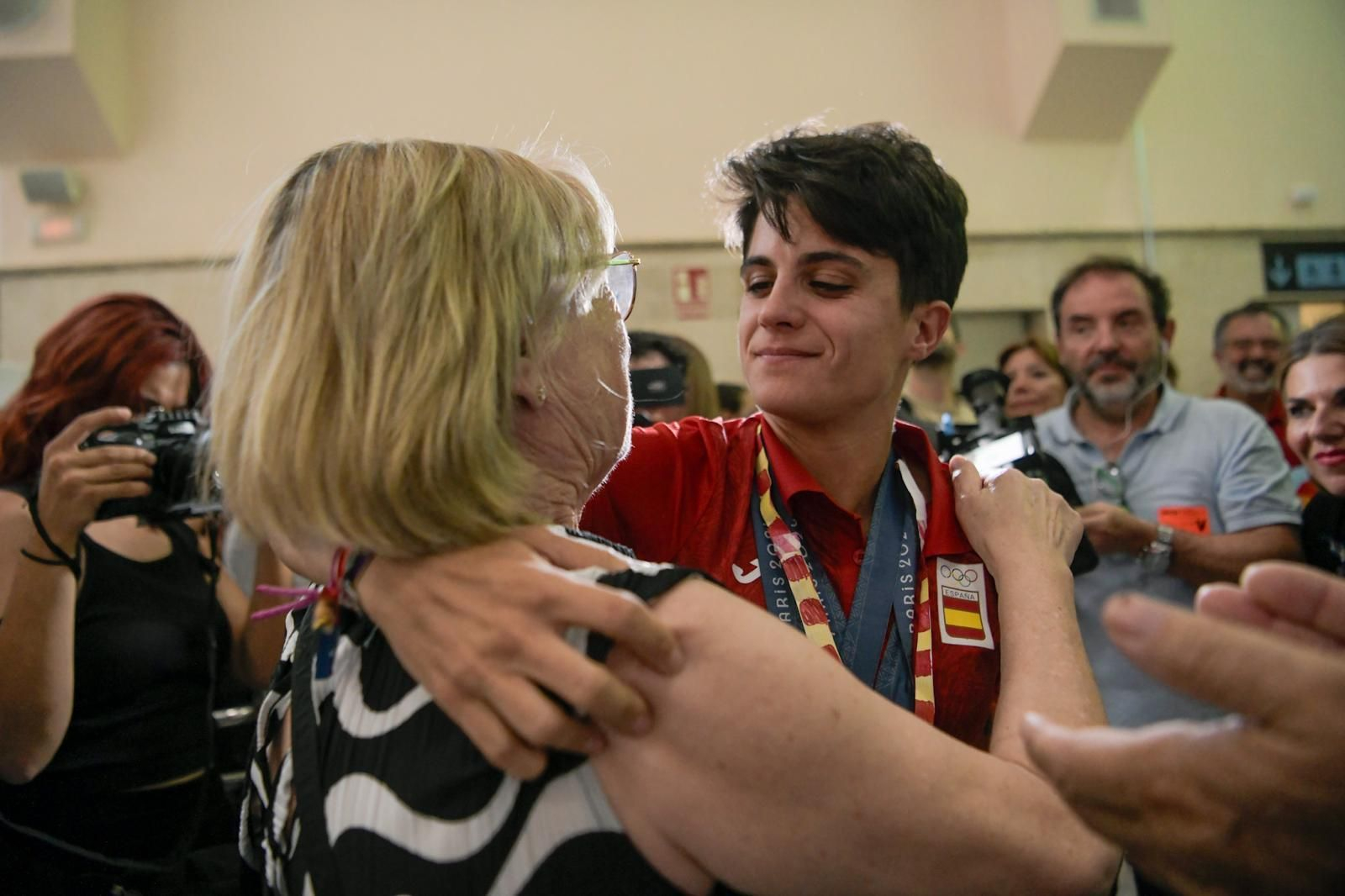 Granada recibe a la campeona María Pérez, en imágenes