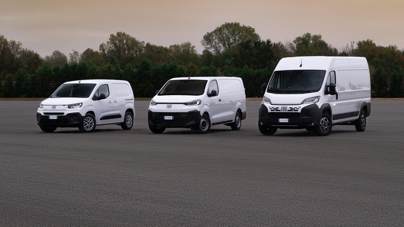 Fiat ofrece las mismas mejoras en sistemas de propulsión del resto de furgonetas del grupo. Asimismo, la E-Ducato mejora, al igual que el resto de las de mayor tamaño, sus ayudas a la conducción para alcanzar el nivel 2. En la familia Doblò los retrovisores son con cámara, y el Scudo, de hasta 1,90 m de altura, se alcanzan hasta 6,6 m3 de capacidad y 1.400 kg de carga útil.