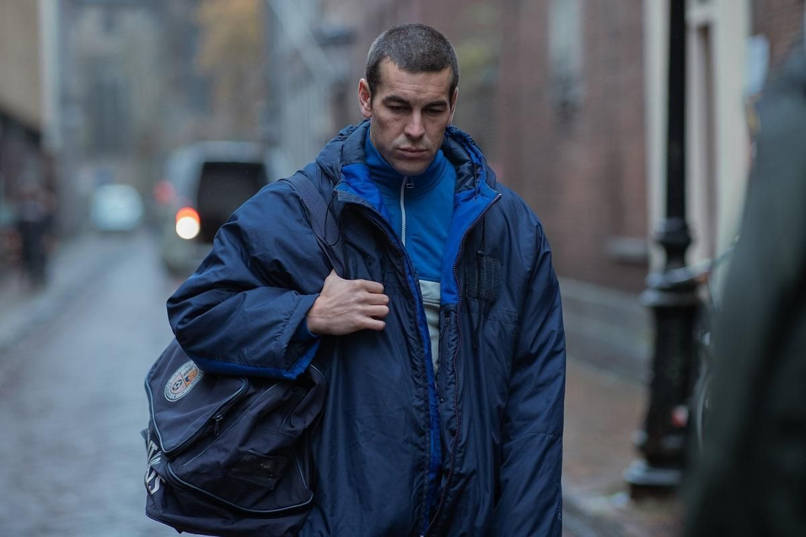 Mario Casas en una imagen de 'Muy lejos'. Mario Casas en una imagen de 'Muy lejos'.