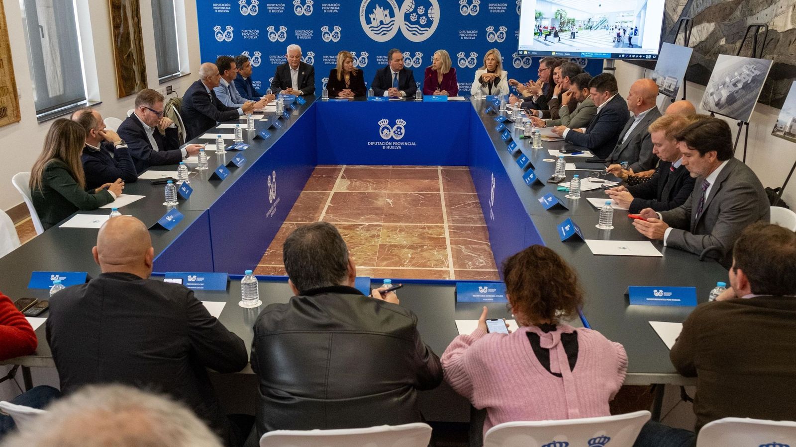 Imagen de archivo de una reunión anterior sobre la comisión de infraestructuras.