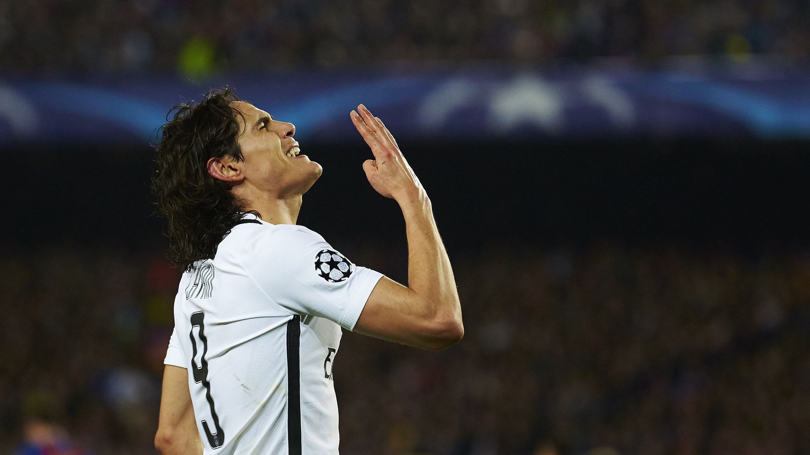 Cavani festeja el 3-1.