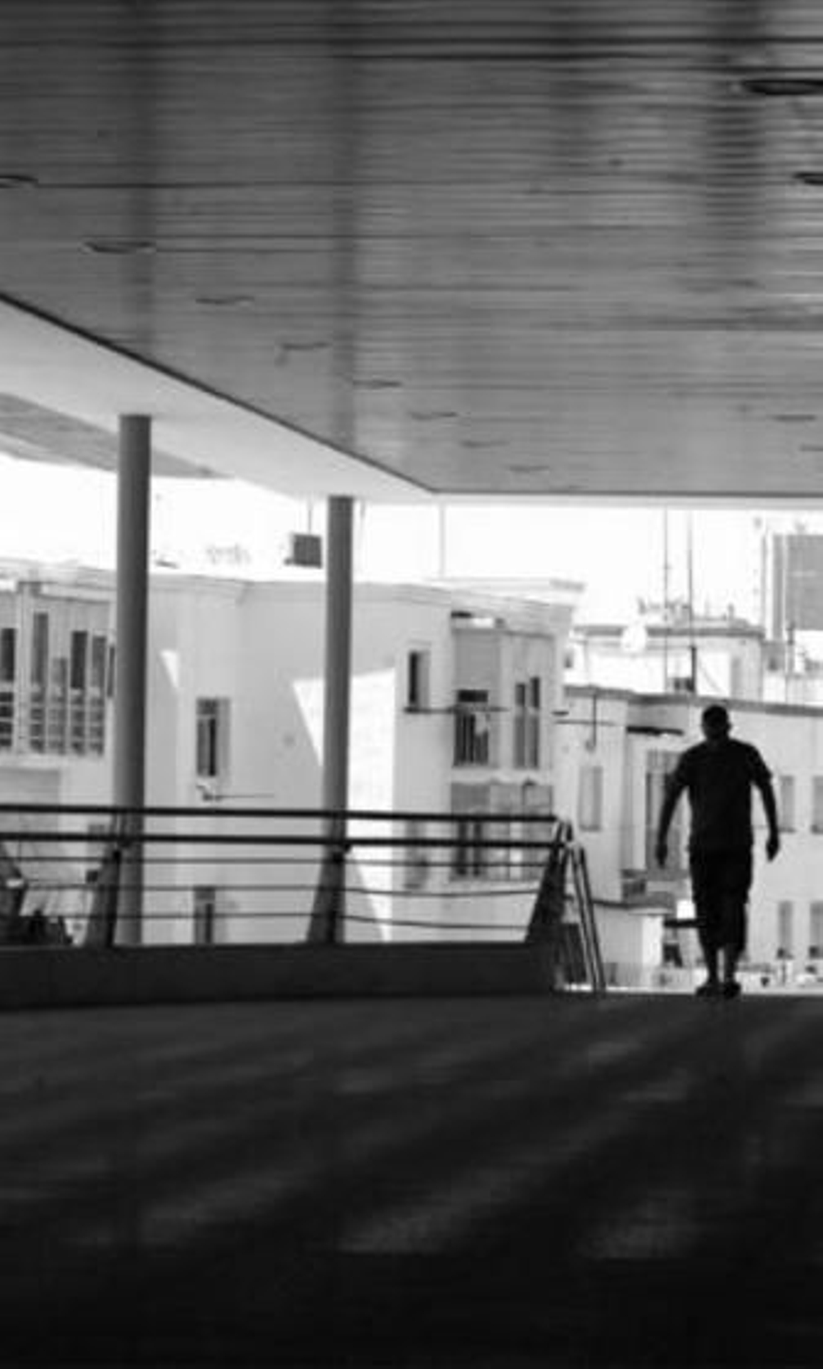 Los bloques de San Severiano, vistos desde el cercano centro comercial.