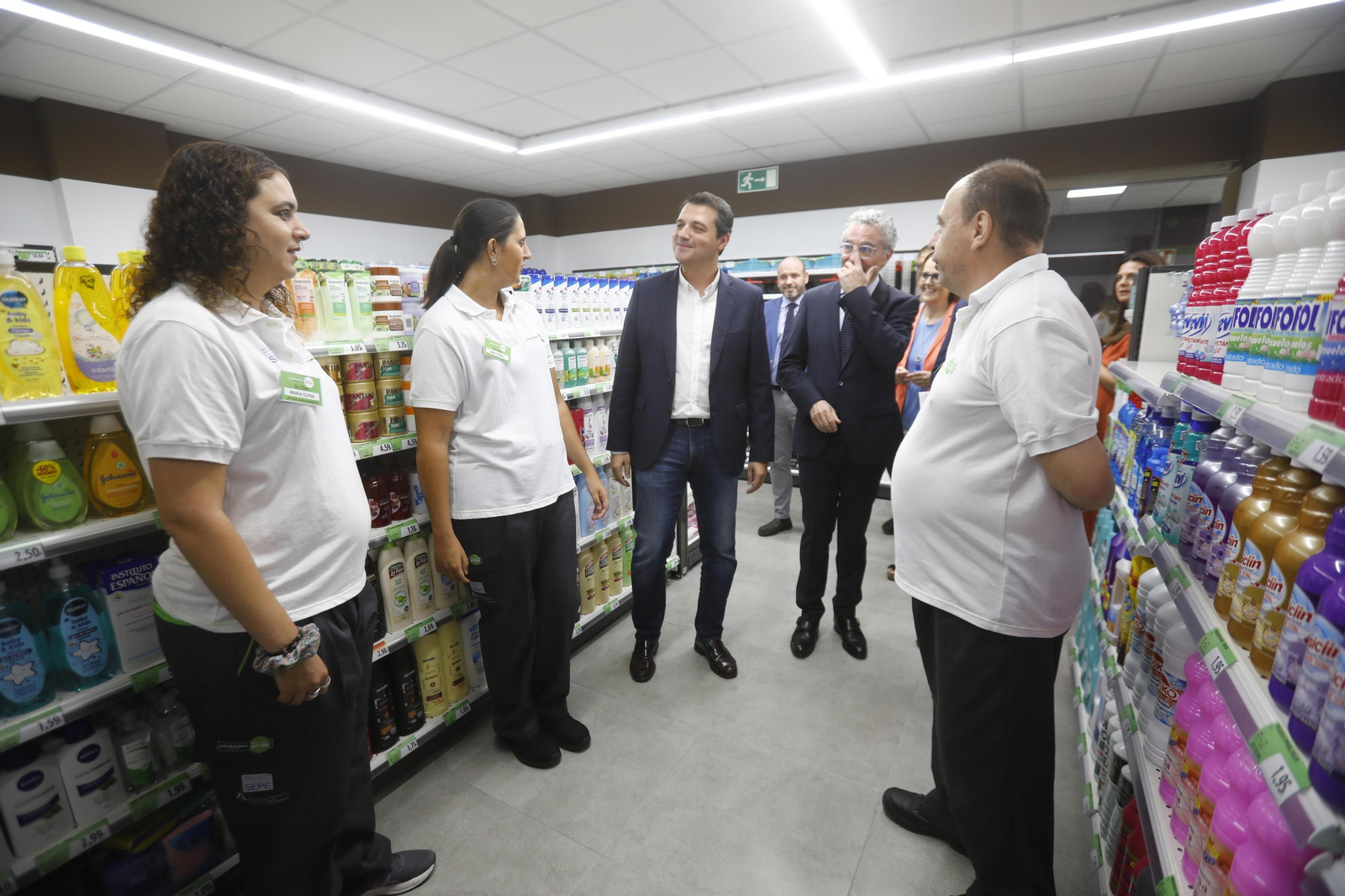 Las imágenes de la apertura del primer supermercado de Andalucía estionado por personas con discapacidad
