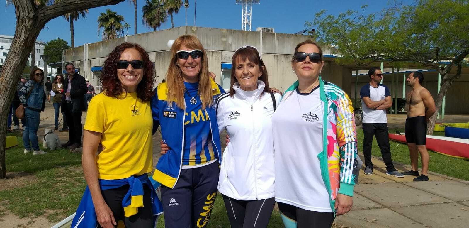 Inma, la primera por la derecha, junto a otras tres compañeras.