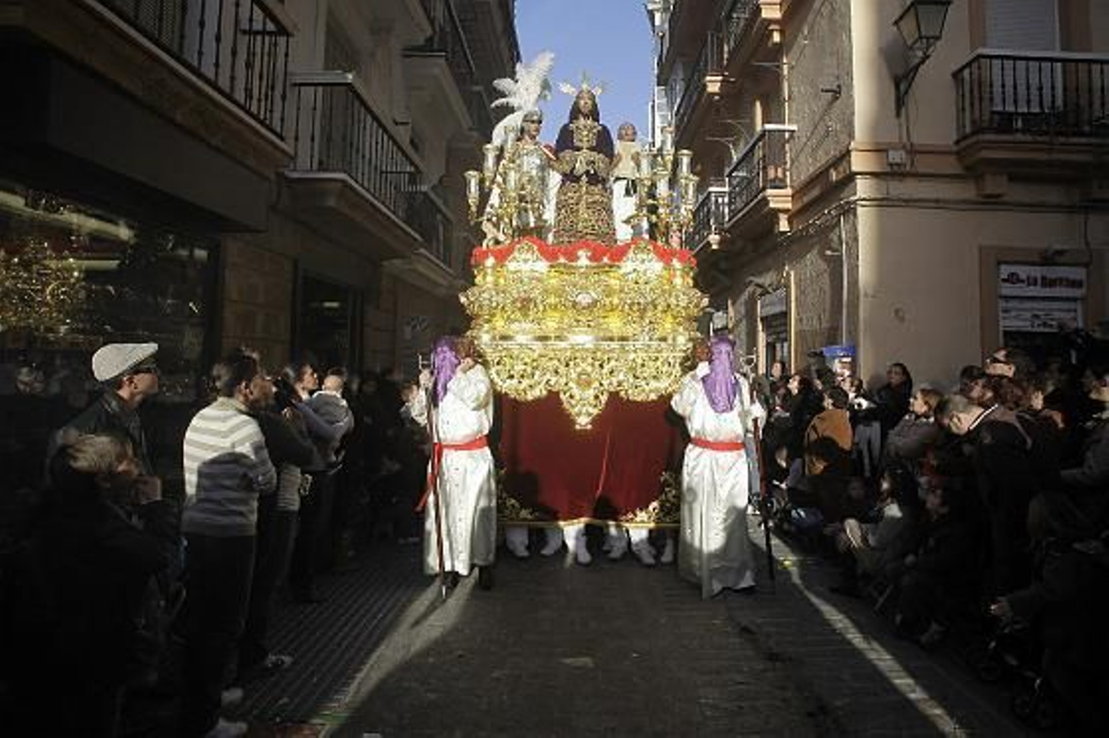 El barrio de La Merced vive su tarde grande con la salida de la Sentencia

Foto: Jesus Marin