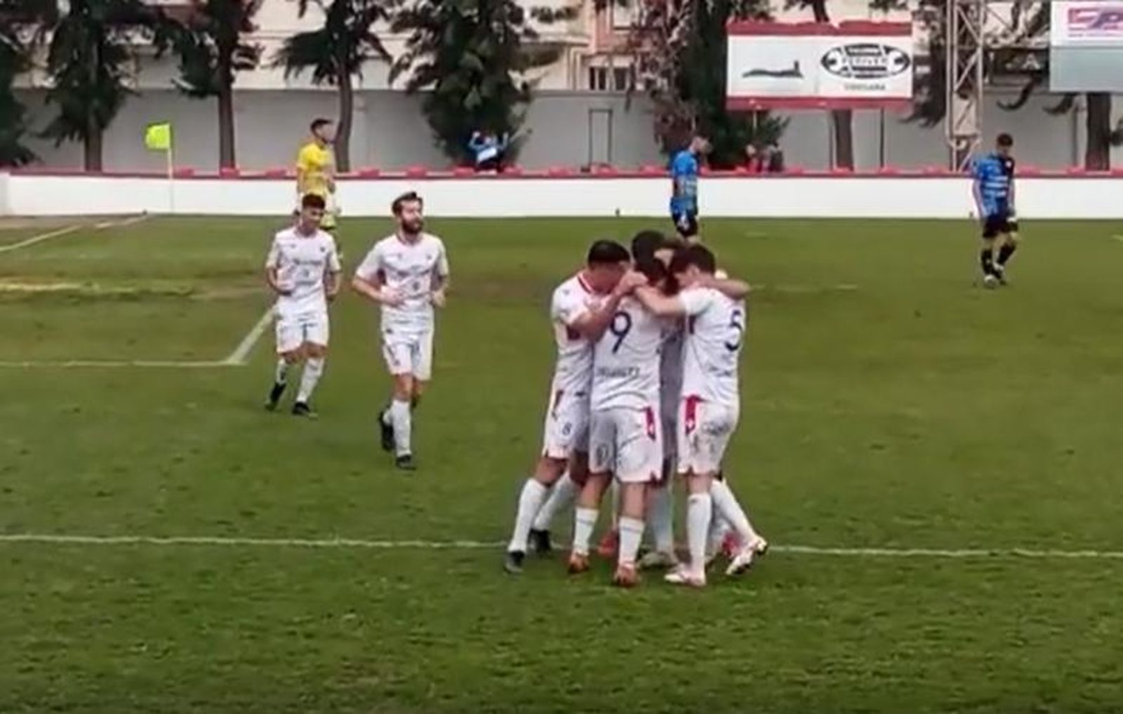 Los chiclaneros celebran el tercer gol, obra de Agustín.