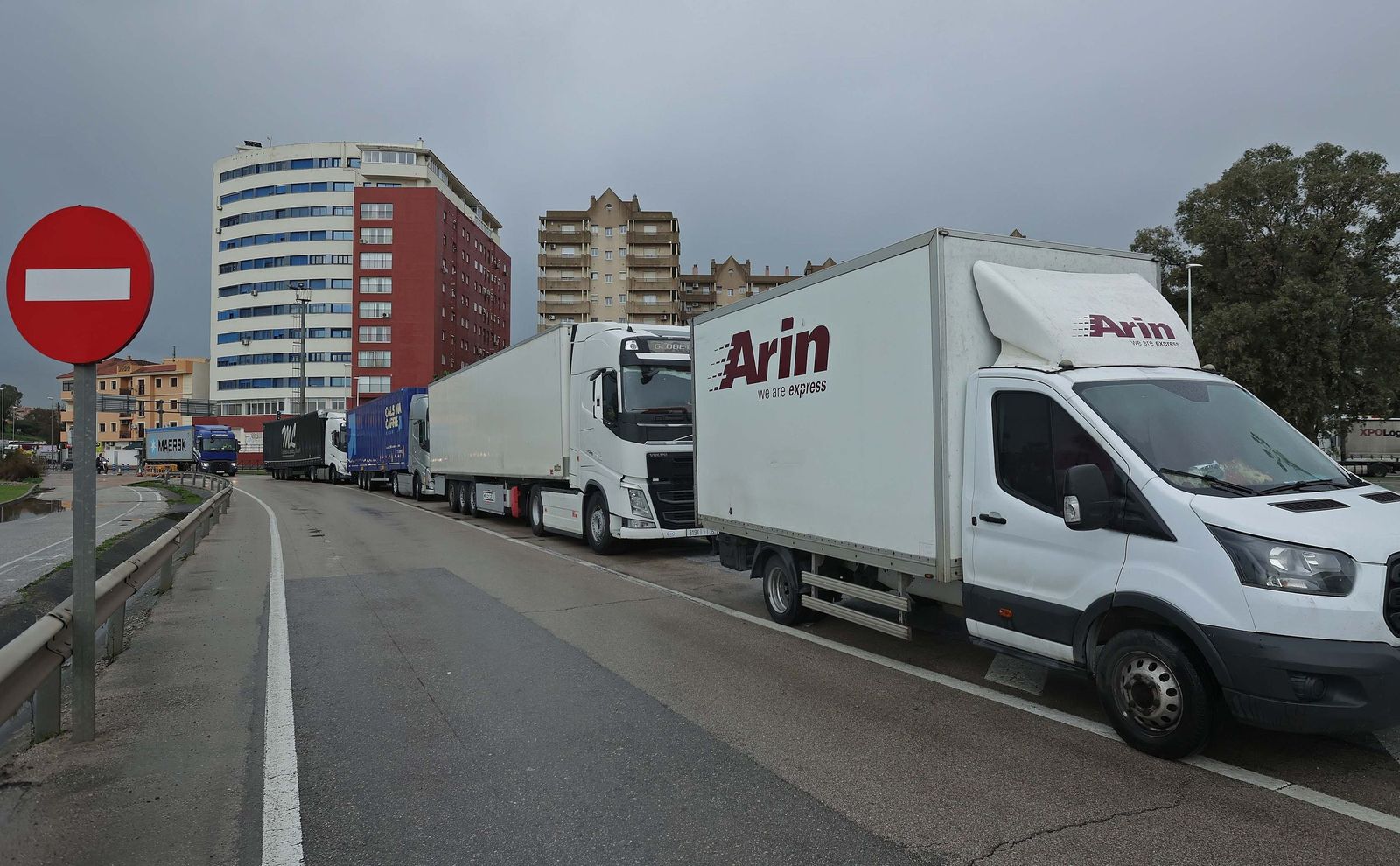 Fotos de los camiones retenidos en Algeciras