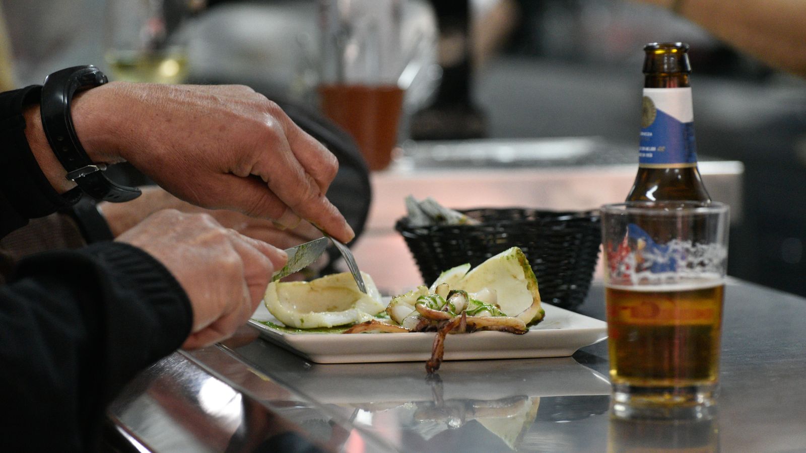 Las fotos del primer dia de reapertura del Bar 'Te dire' en Algeciras