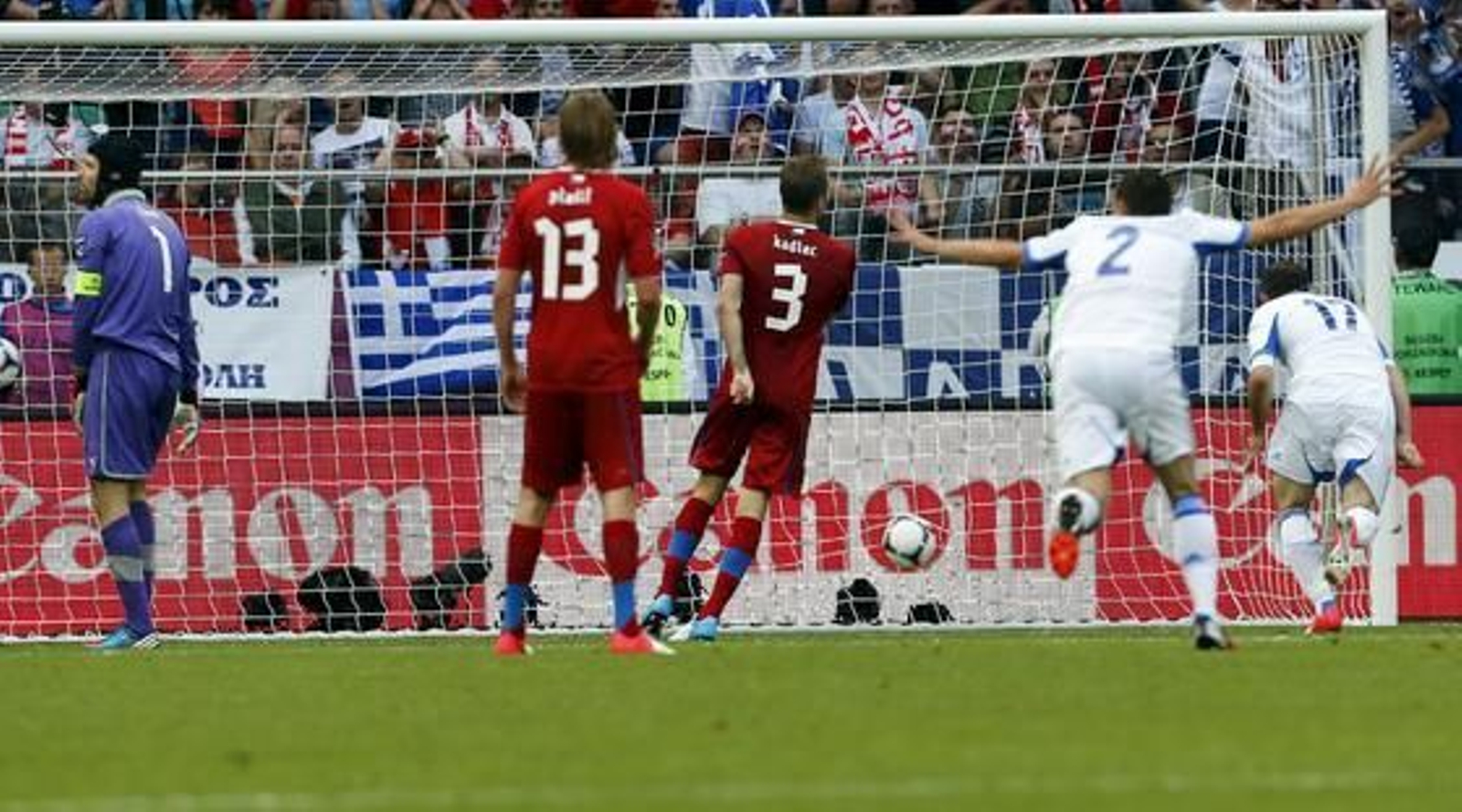 La República Checa vence a Grecia con dos goles en los primeros cinco minutos de partido.

Foto: EFE