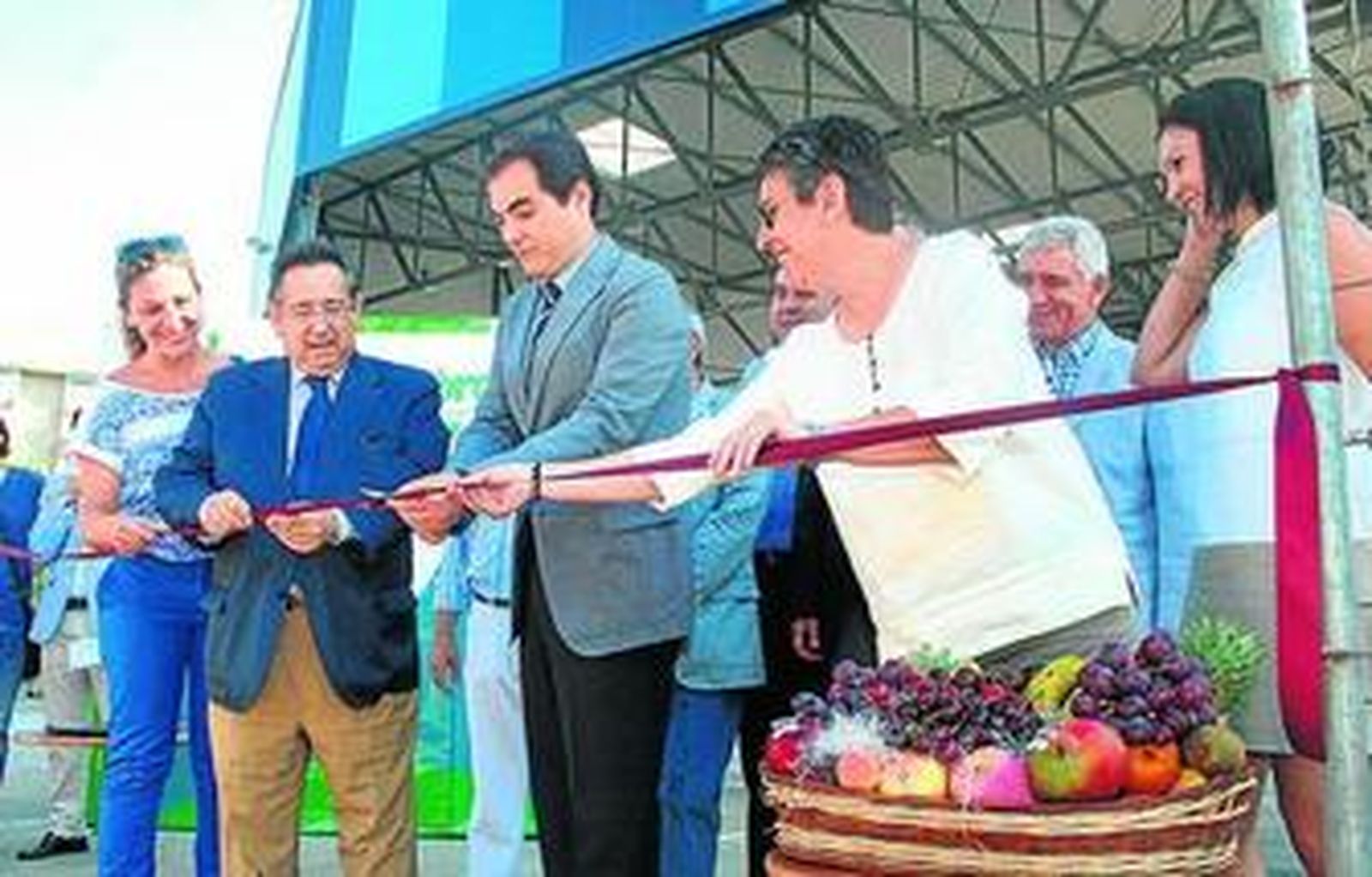 Nieto y el presidente de Mercacórdoba, Ricardo Rojas, inauguran la Central de Envases Reciclables.