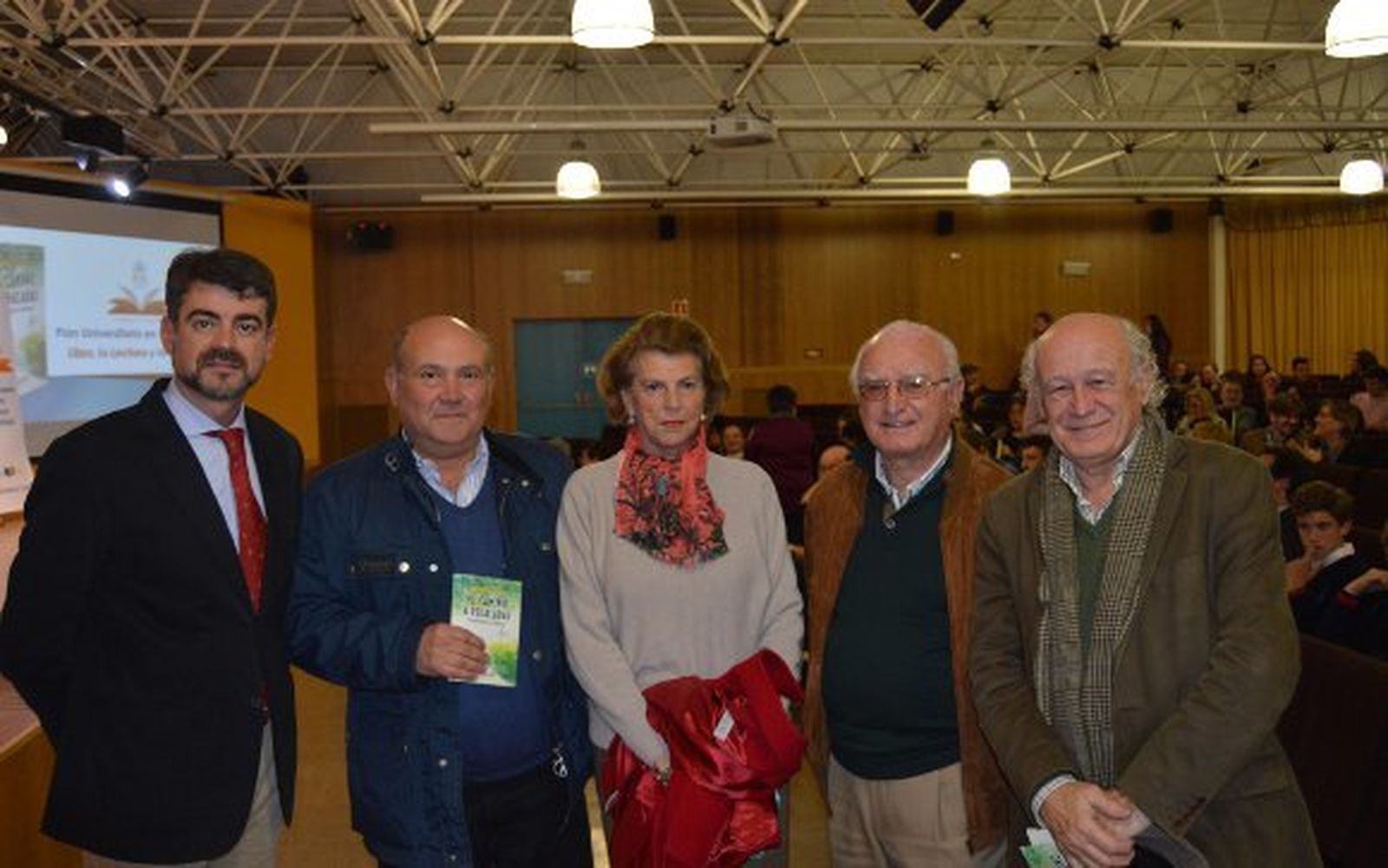 El autor del libro Juan Mera con Modesto Berraquero, María Dolores Gracia, Juan Mera y Antonio Muñoz Rodríguez.

Foto: Ignacio Casas de Ciria