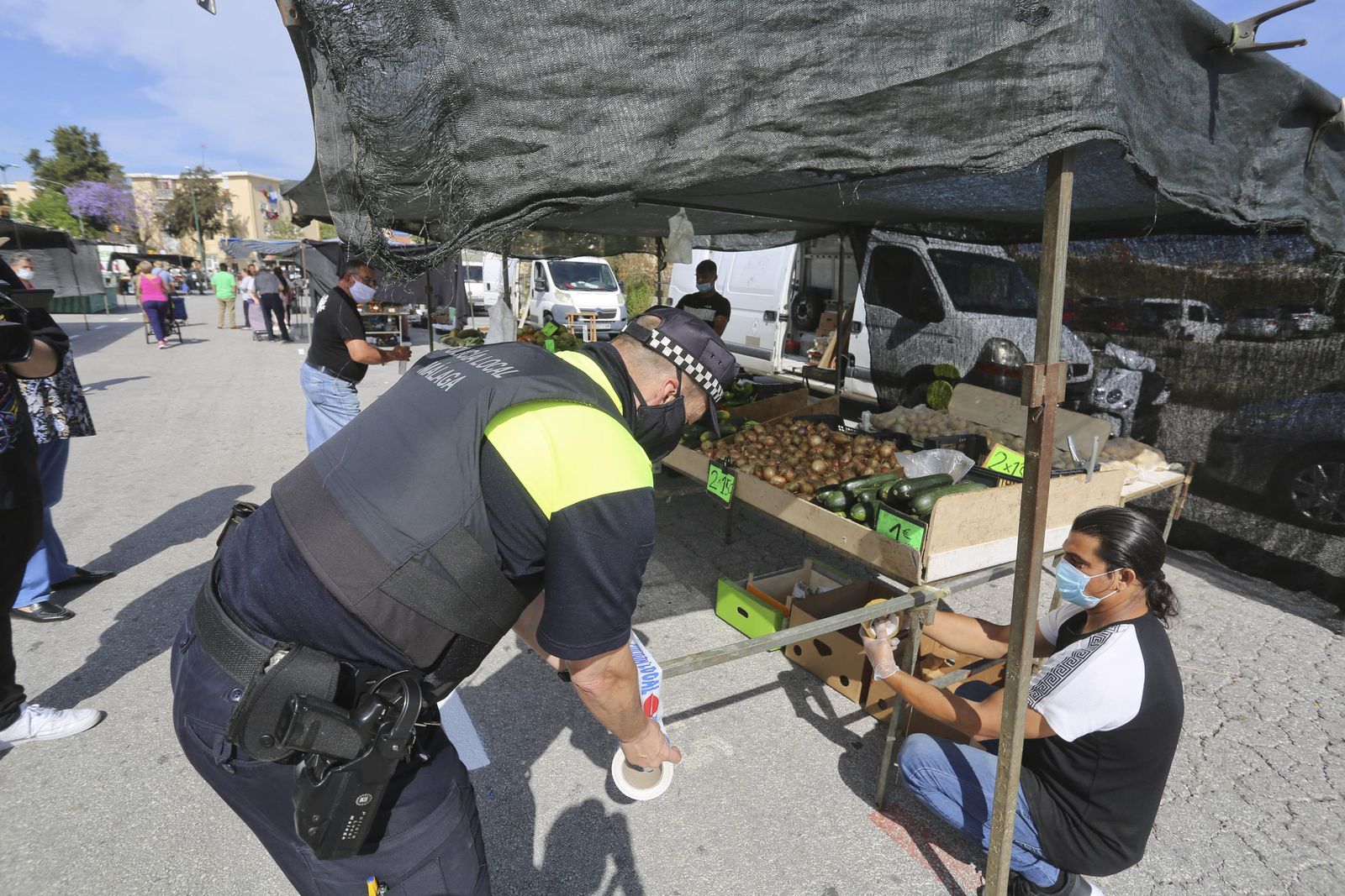 Las fotos del mercadillo de Huelin, en Málaga, en su primer día de desescalada