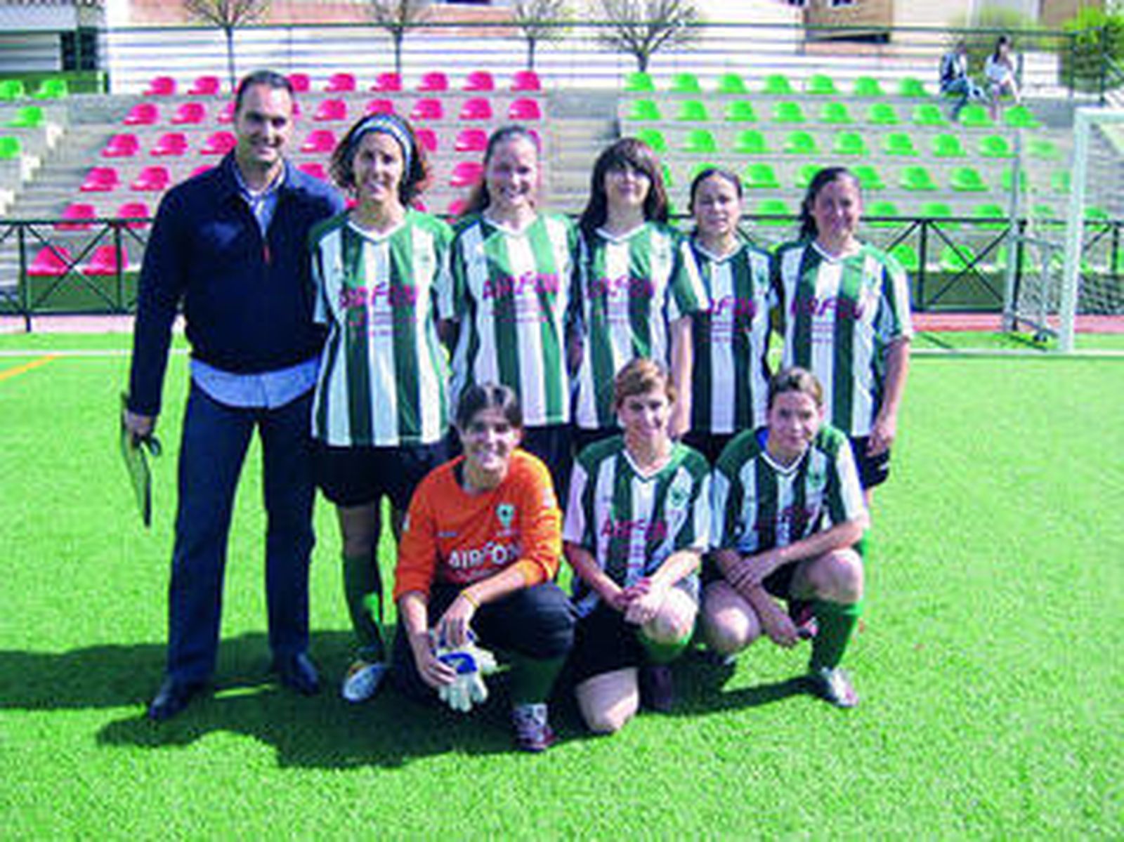 Formación reciente del equipo femenino del Club Atlético Estación.