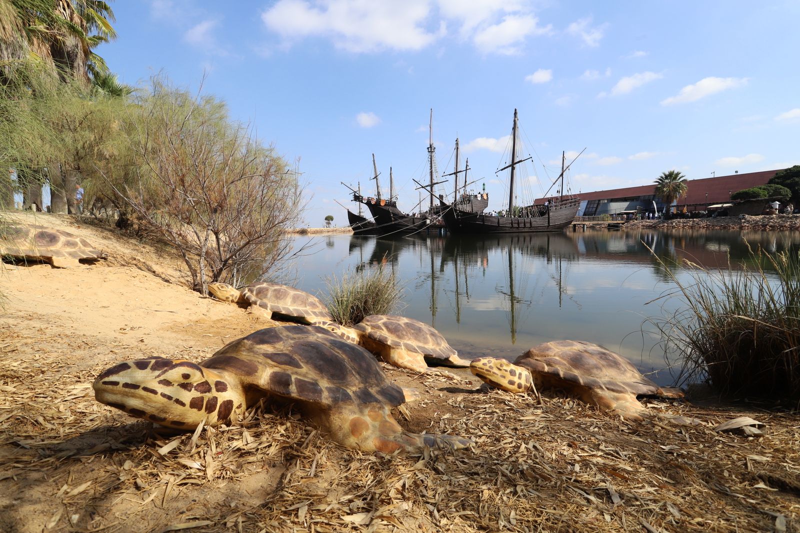 Imágenes de la jornada de puertas abiertas en el Muelle de las Carabelas