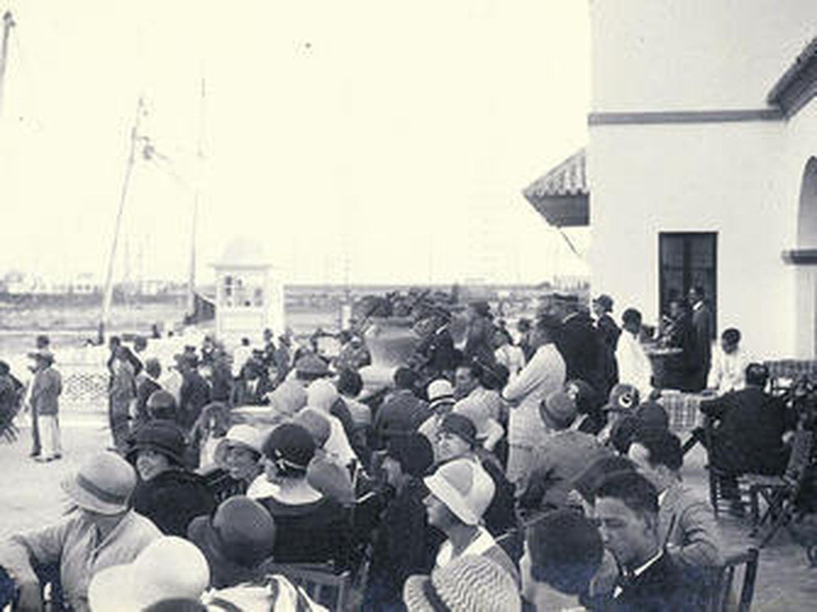 1909Tiradas en la playa de la Roqueta de la Sociedad del Tiro de Pichón de Cádiz