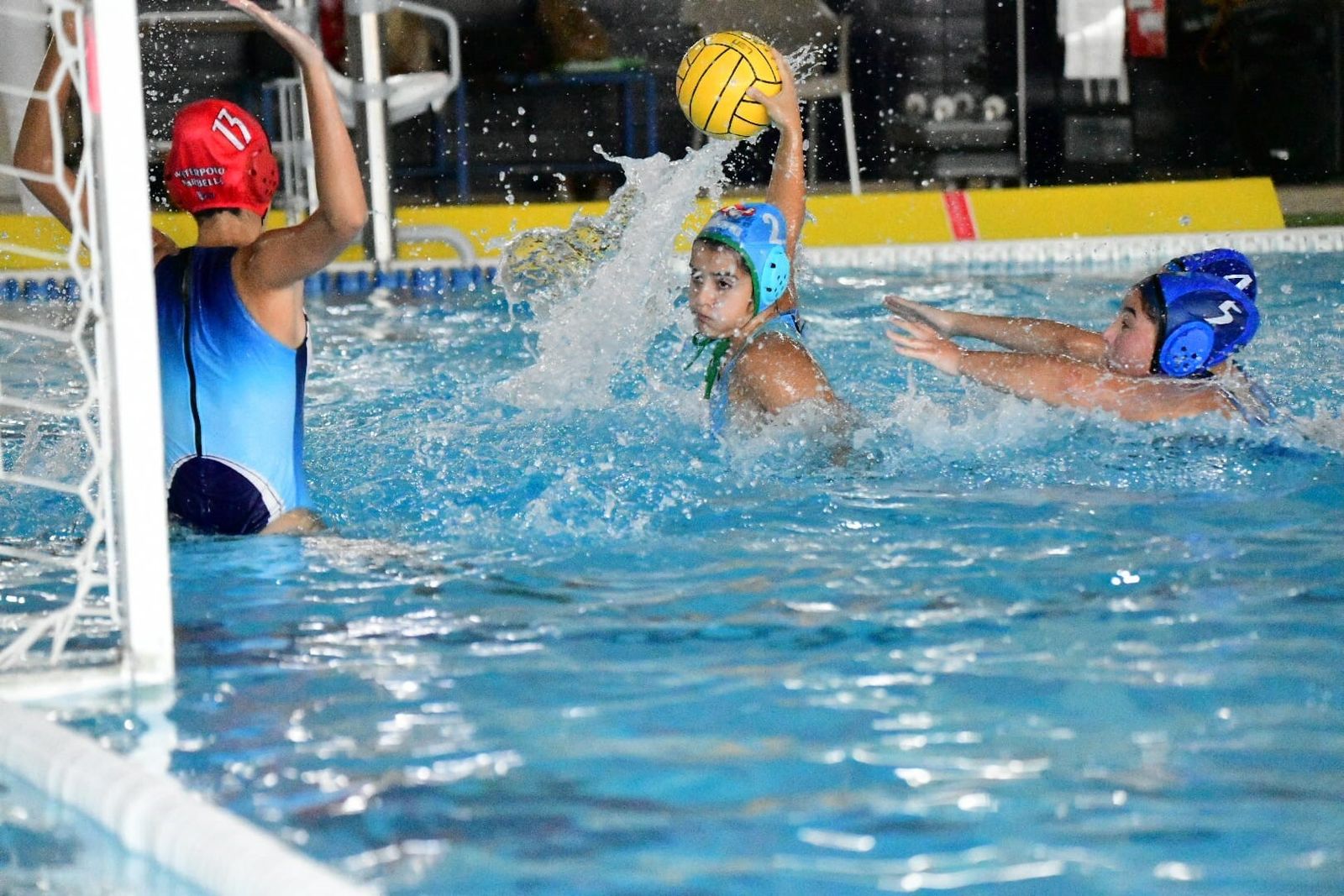 Carmen Rodríguez dispara en un ataque del CW Dos Hermanas PQS en el partido contra el Marbella.