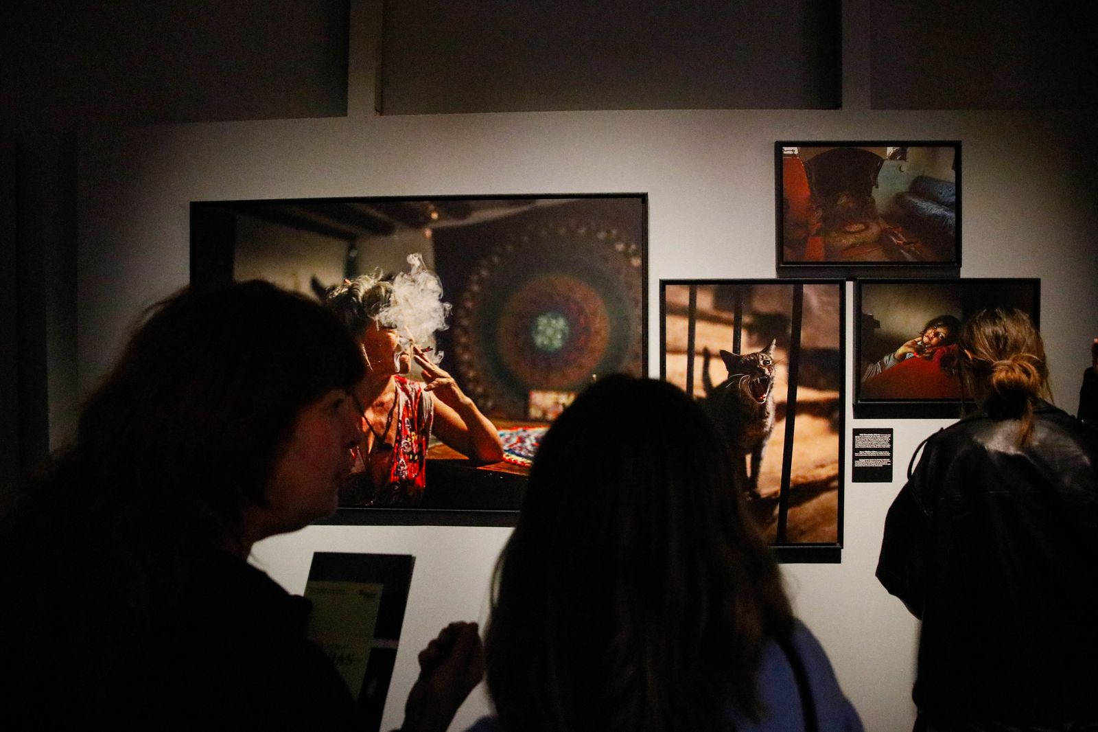 Te contamos en imágenes como ha sido el inicio de la exposición Brujas de Judith Prat