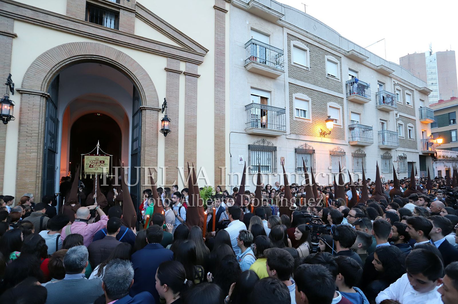Imágenes de la procesión del Calvario de Huelva