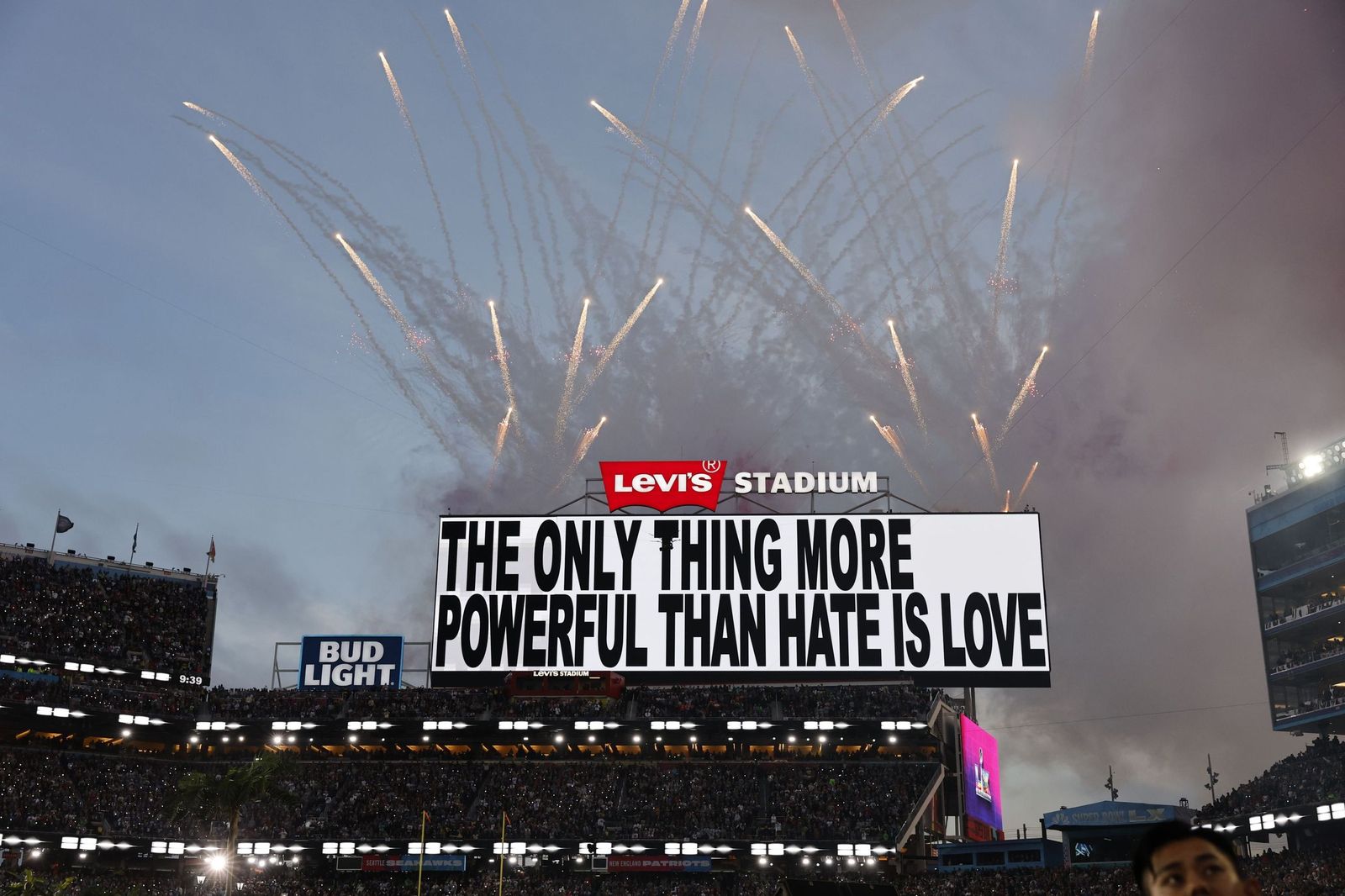 Las mejores fotos de la Super Bowl con la actuación de Bad Bunny