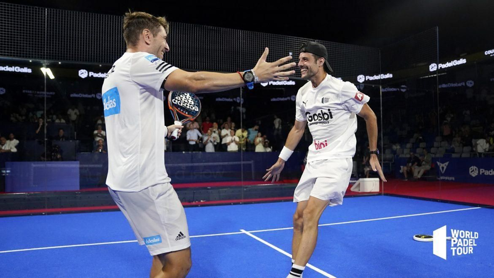 Álex Ruiz y Momo González celebran la victoria en el Carpena.