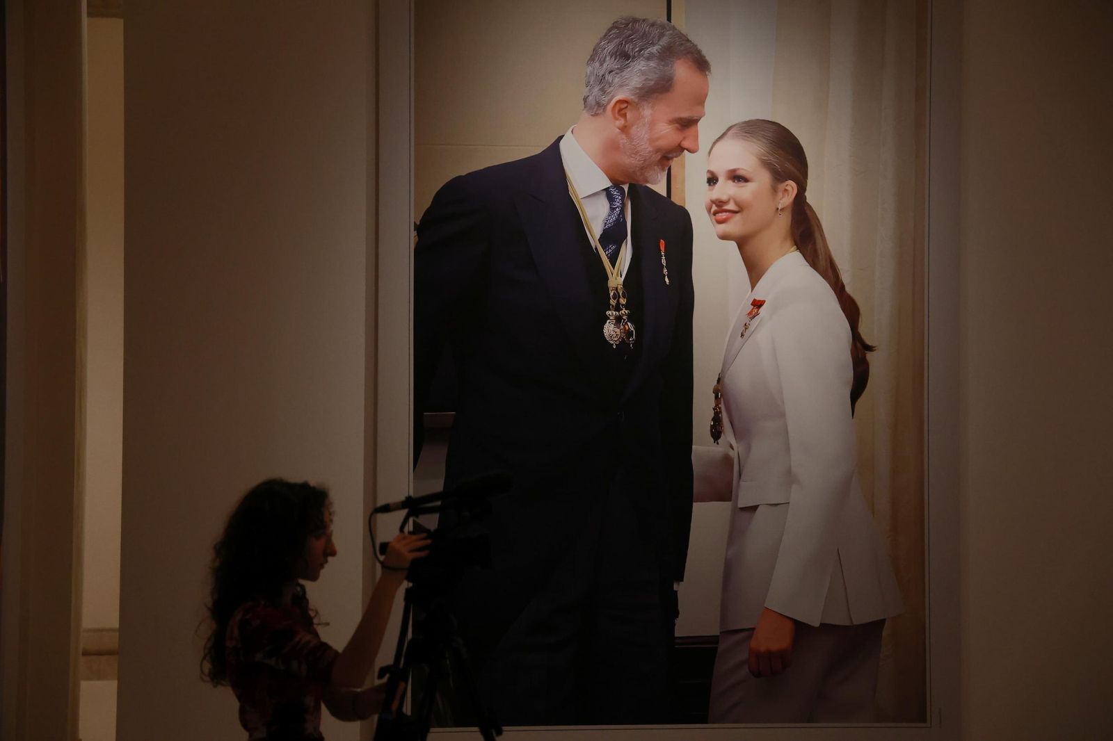 La nueva exposición del Museo de Málaga 'Felipe VI: Una década de la historia de la corona de España', en imágenes
