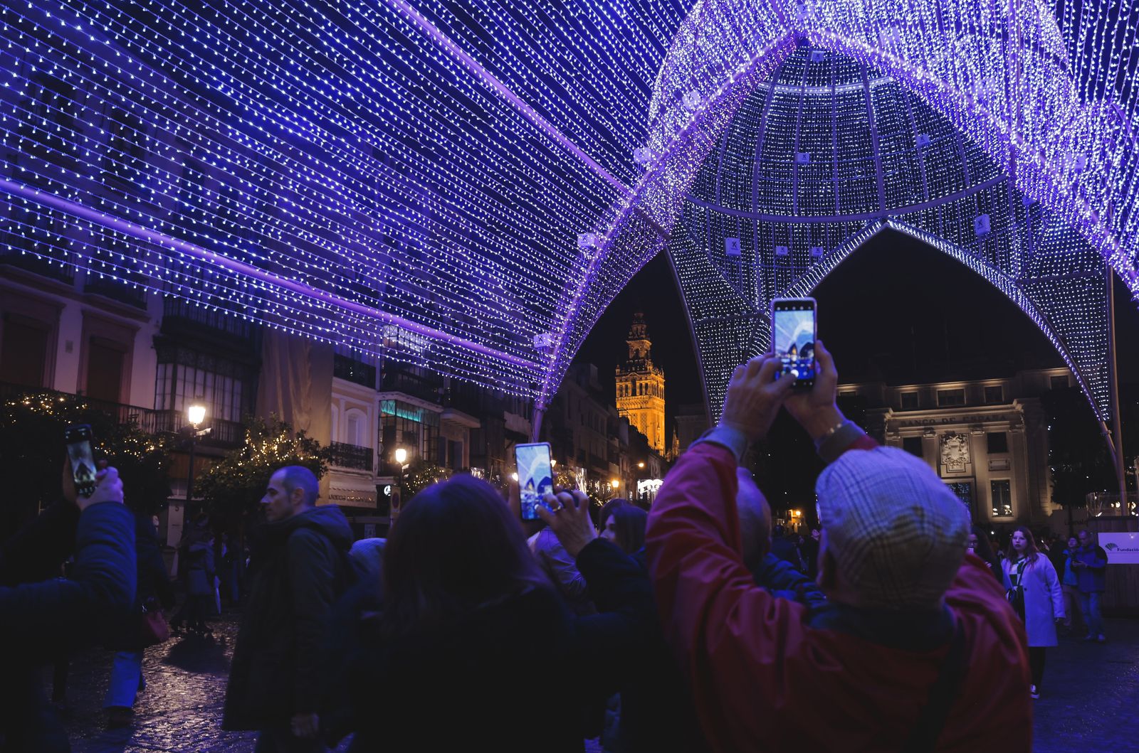 La catedral de luces de Sevilla, en imágenes