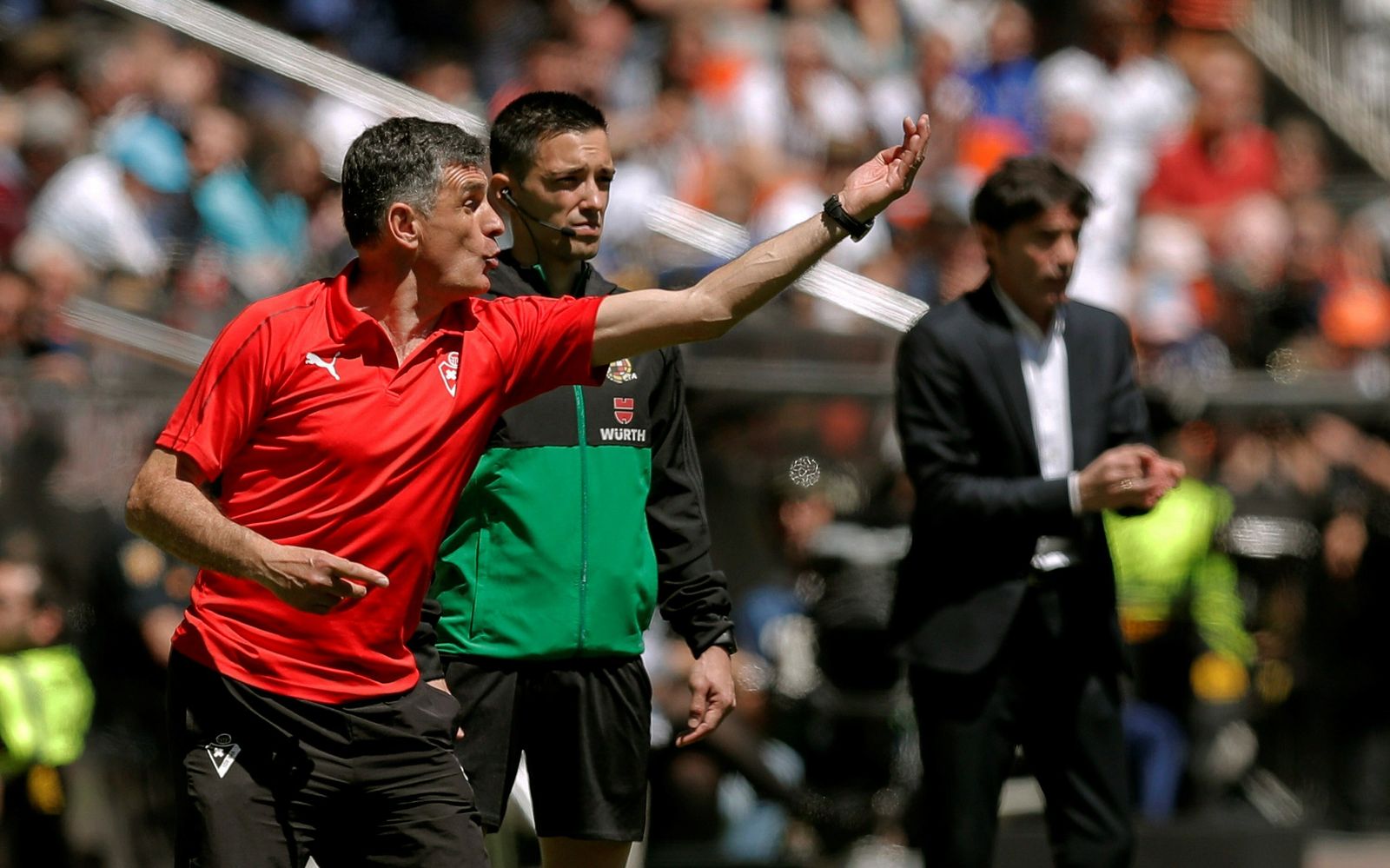 José Luis Mendilibar da instrucciones en el partido ante el Valencia.