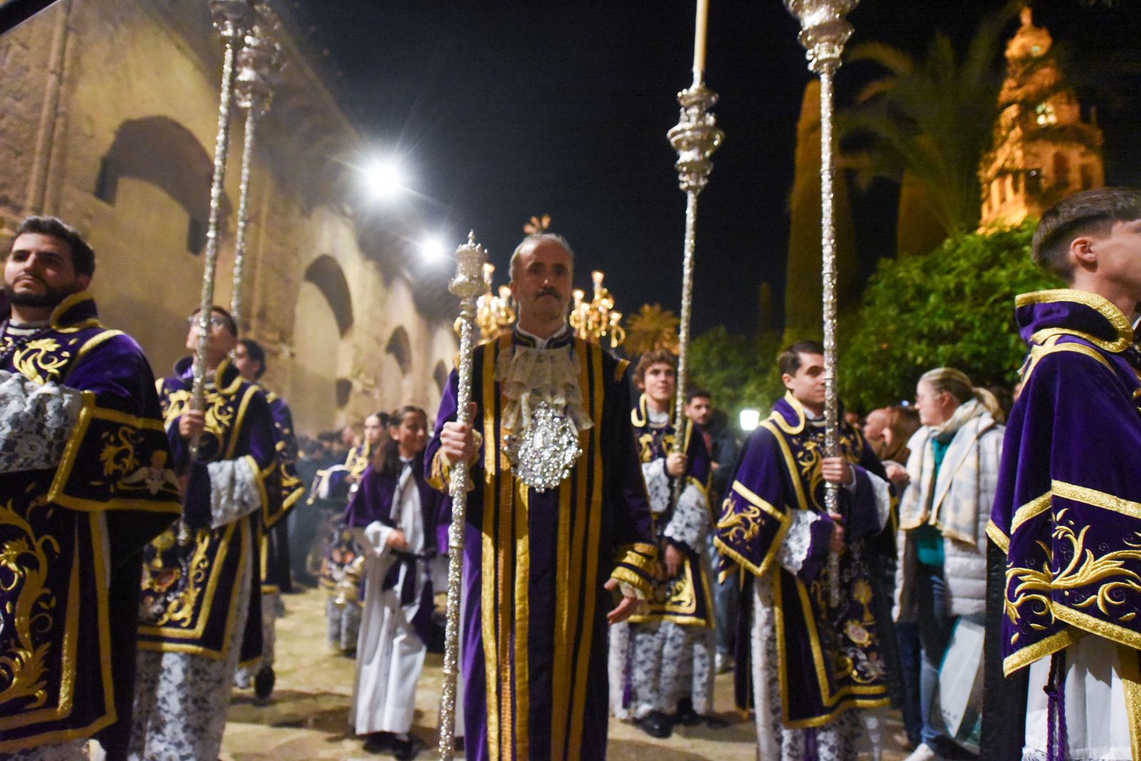 El Vía Crucis de las Cofradía con el Señor de la Sangre, en imágenes