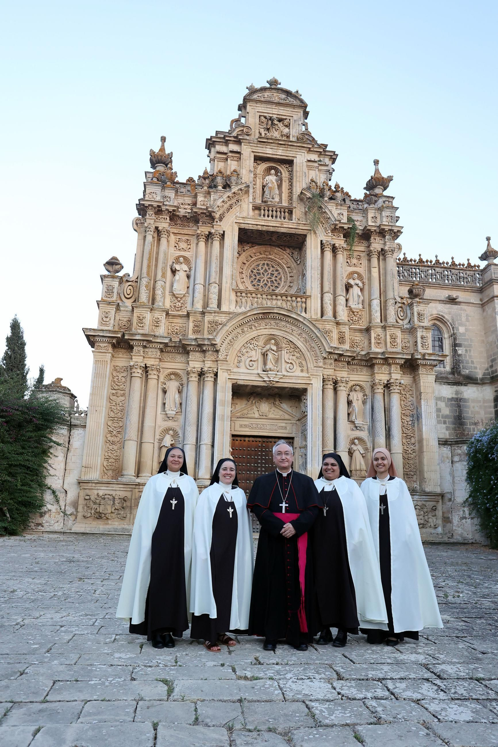 Imágenes de la misa de bienvenida a las hermanas Carmelitas en La Cartuja de Jerez