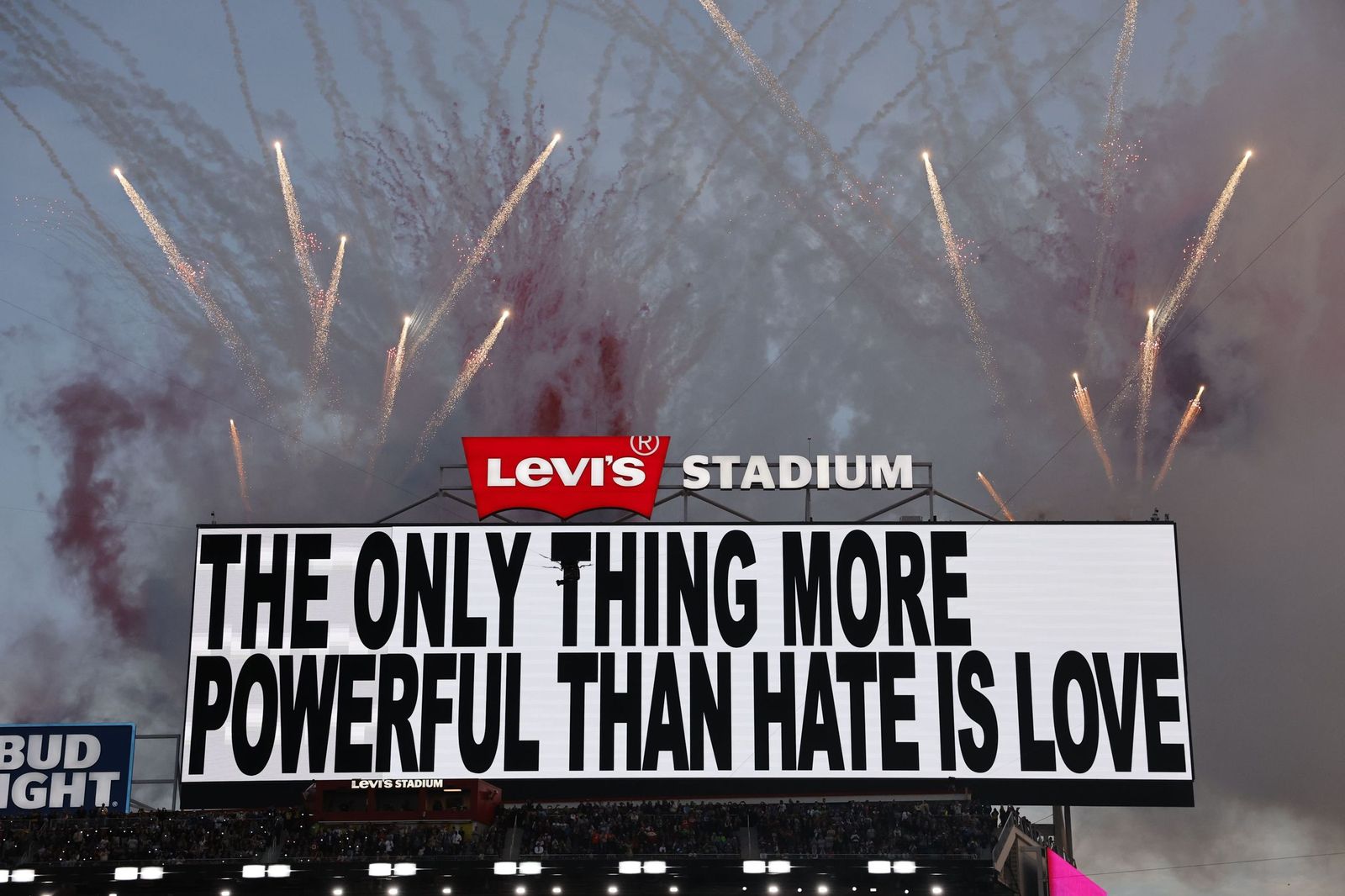 Las mejores fotos de la Super Bowl con la actuación de Bad Bunny