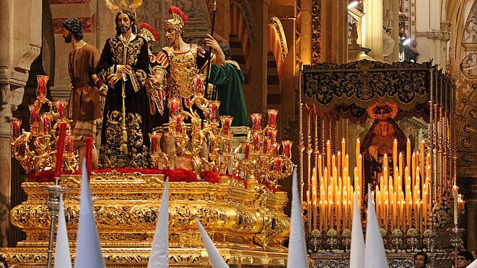 El paso de la Sentencia procesiona cada Lunes Santo por Córdoba