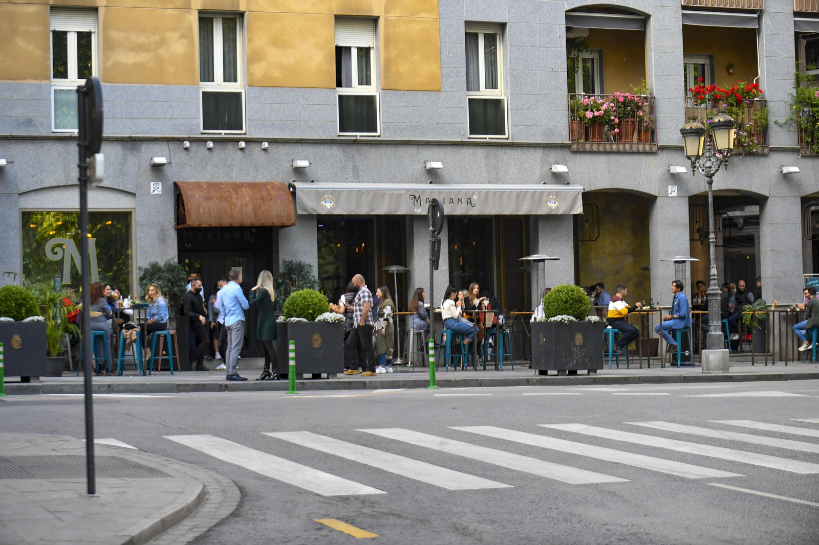Fotos: los bares de Granada vuelven a cerrar a las ocho de la tarde por el coronavirus