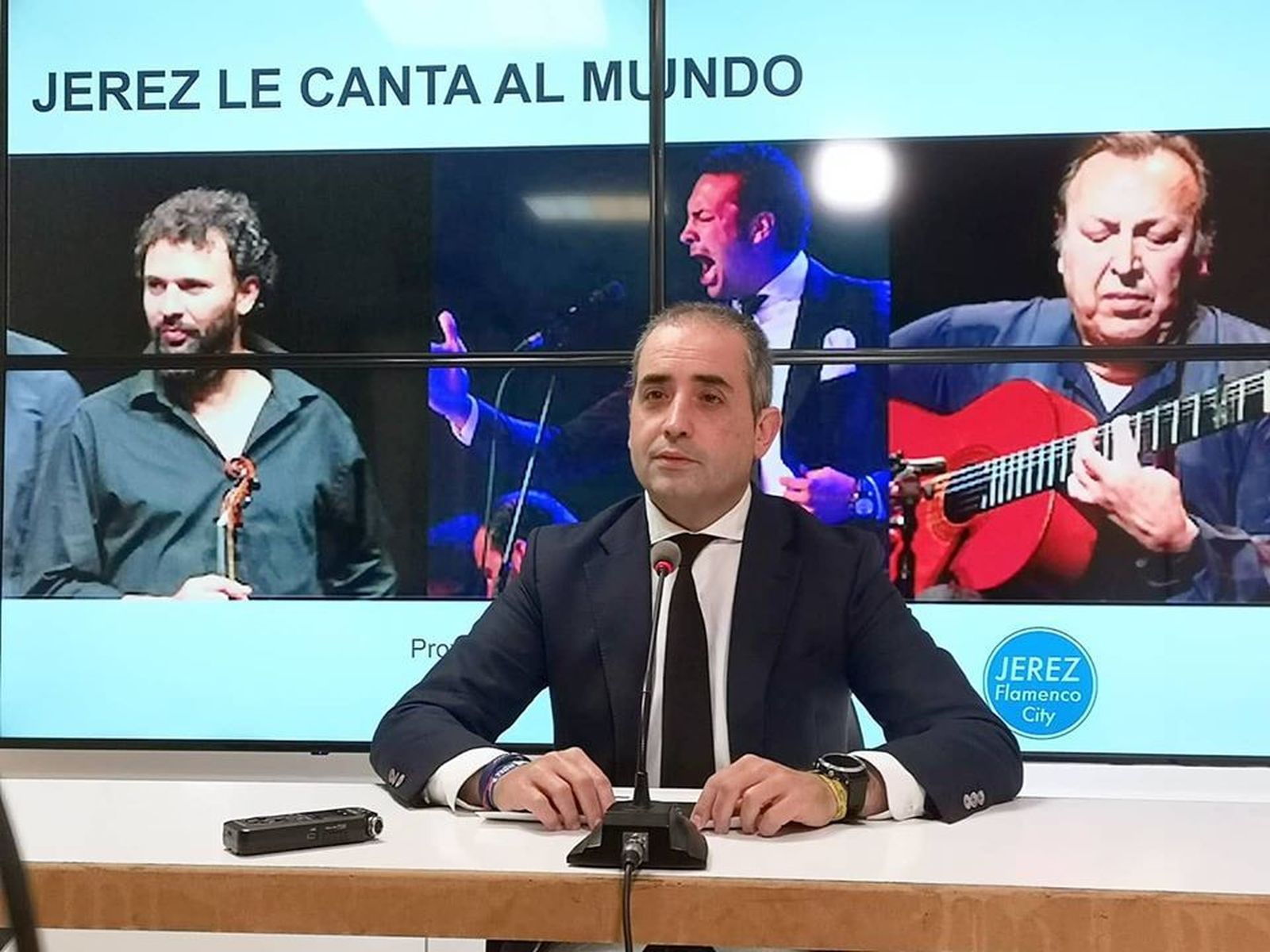 Antonio Saldaña, durante la presentación del acto.