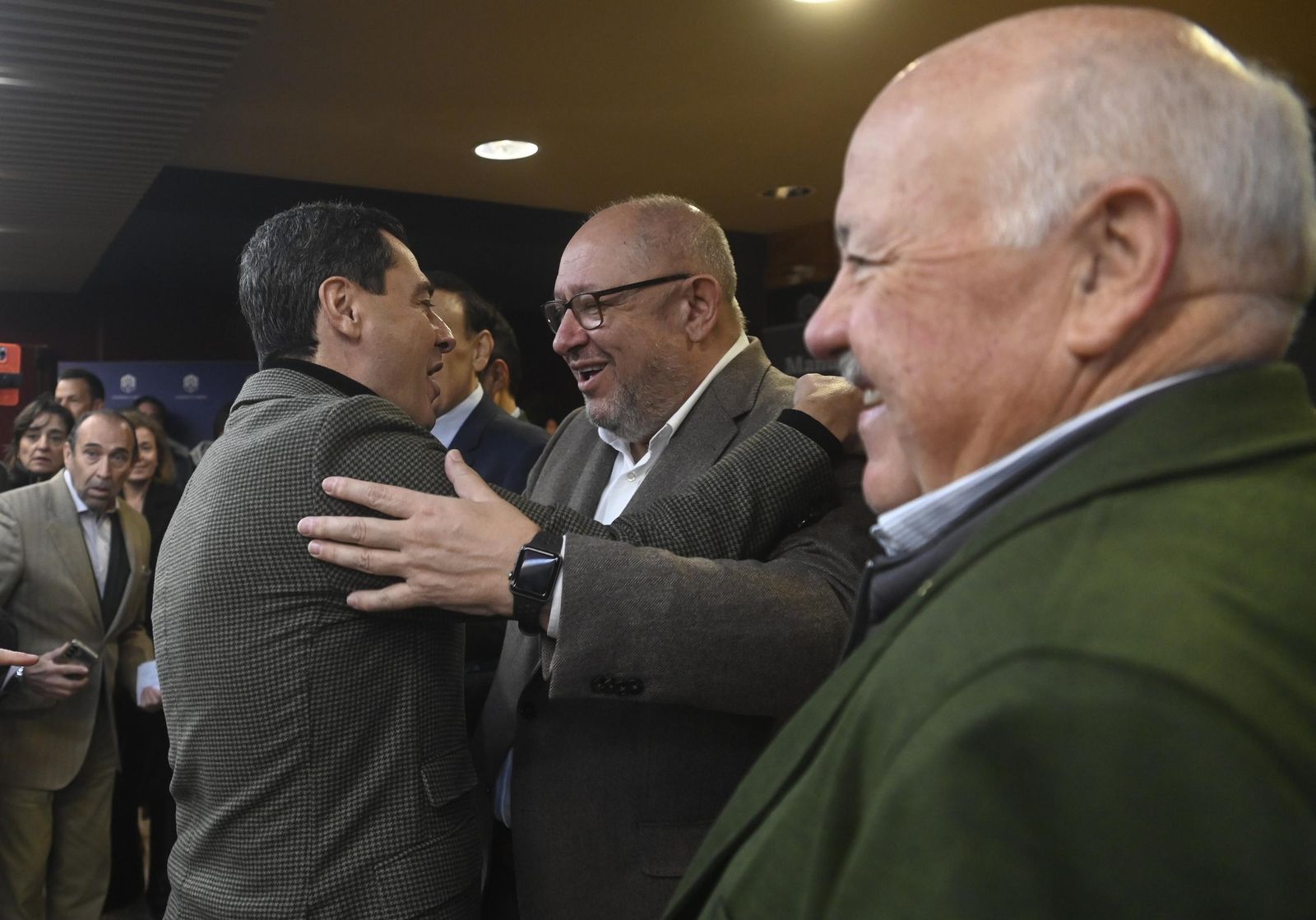 Juanma Moreno presenta en Córdoba su libro 'Manual de convivencia', en imágenes