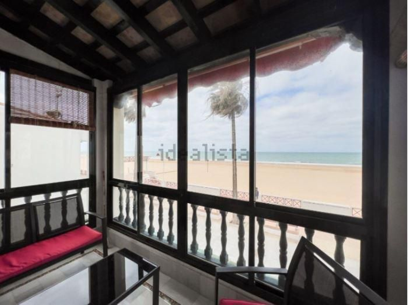 Las imágenes del chalé a la venta en el Paseo Marítimo de Cádiz