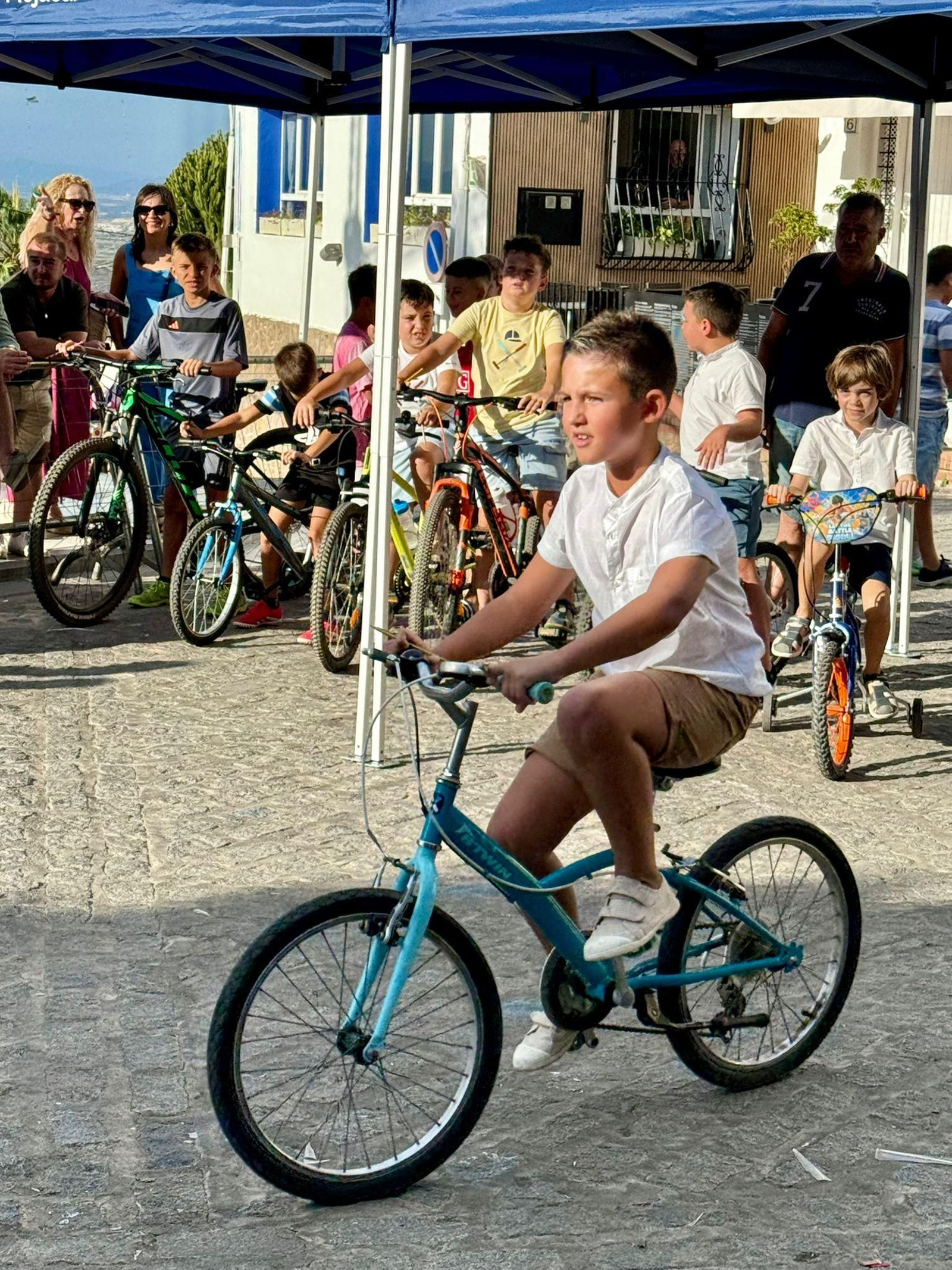 Las mejores imágenes de la Feria del Mediodía y la carrera de cintas infantiles de Mojácar