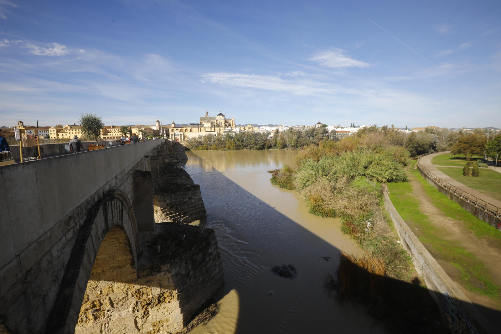 El caudal del río Guadalquivir recupera la normalidad en Córdoba, en imágenes