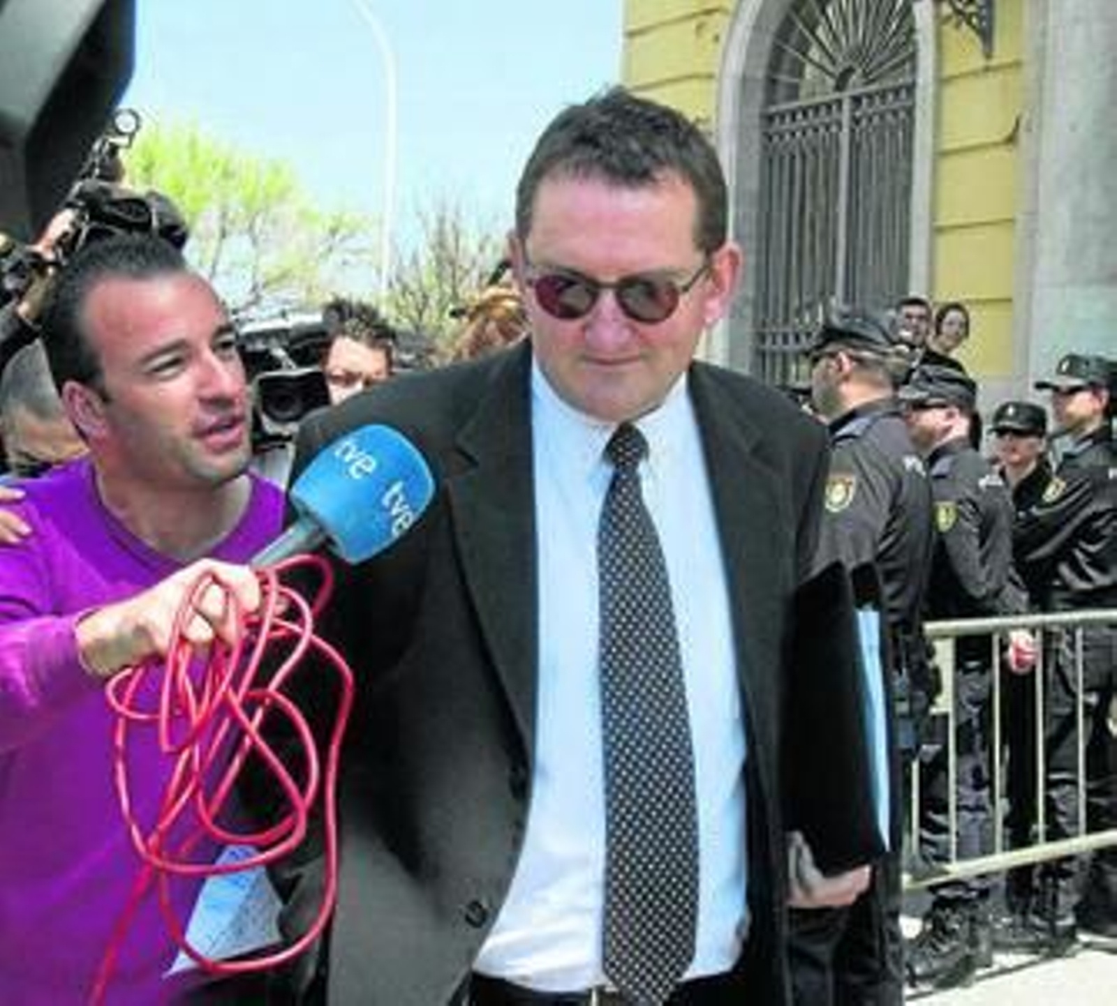 El inspector Casto Pérez, junto al Palacio de Justicia de Cádiz, en una de las jornadas del juicio.